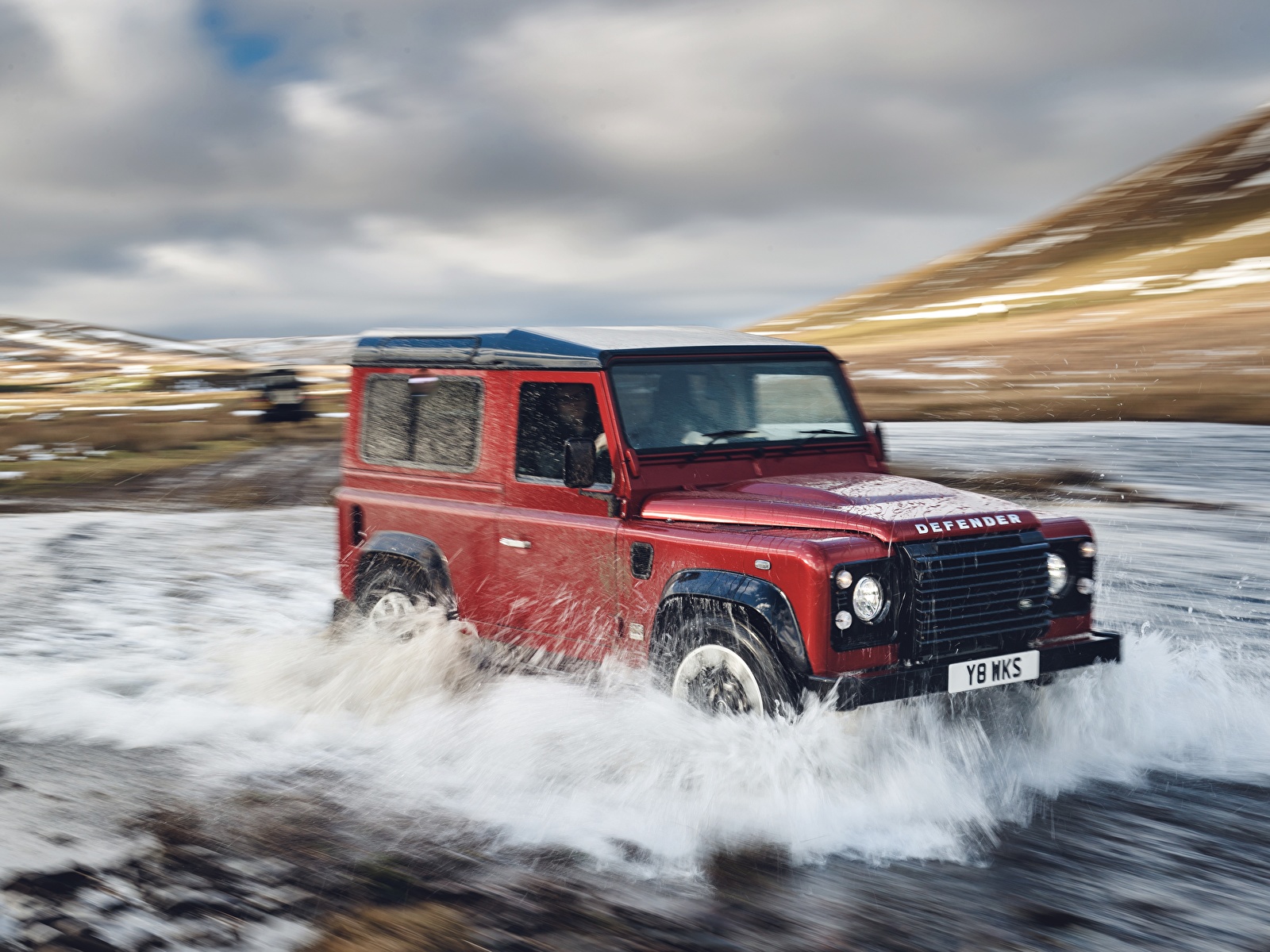 Land Rover Defender works v8