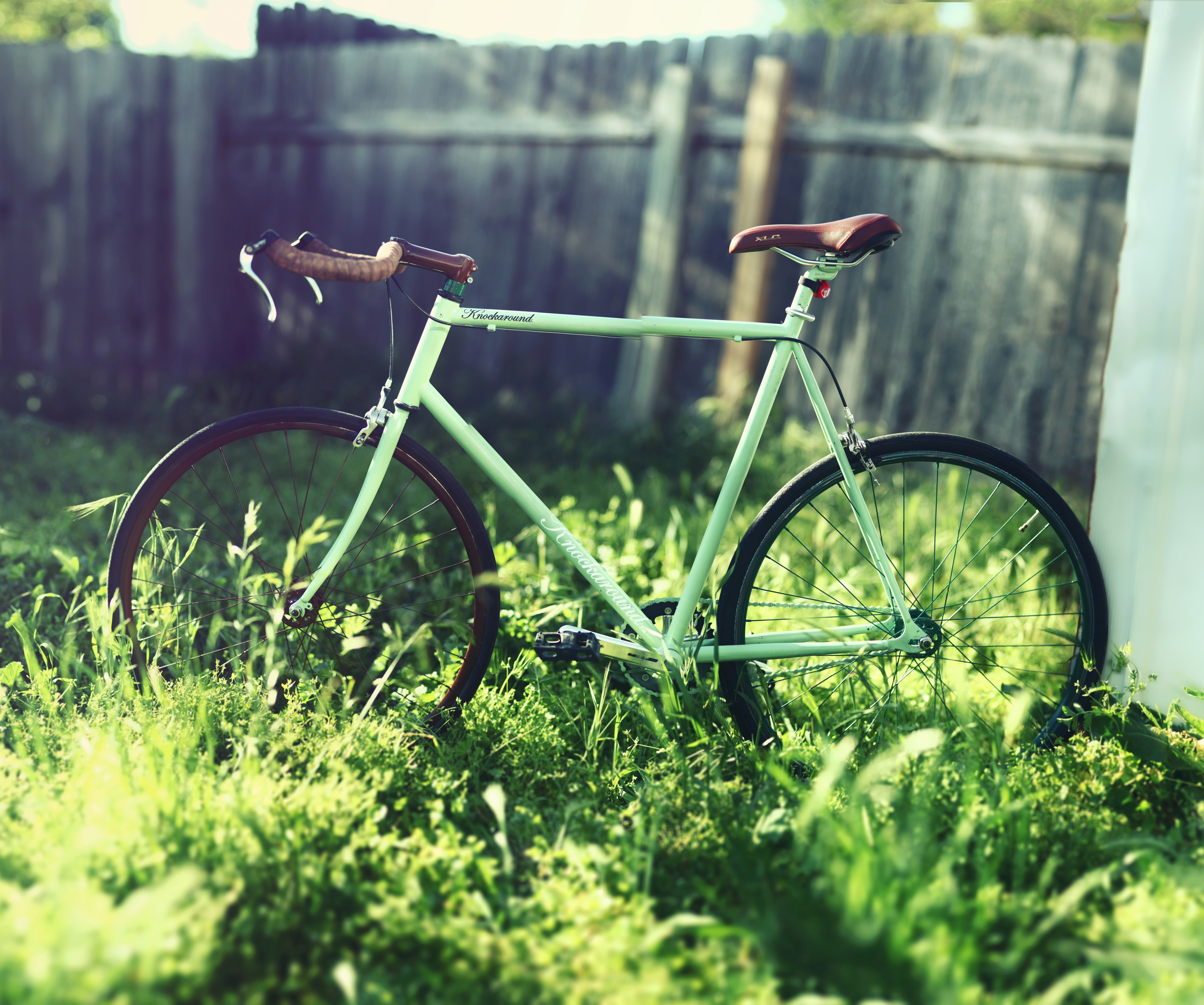 велосипед на цветочной поляне без смс