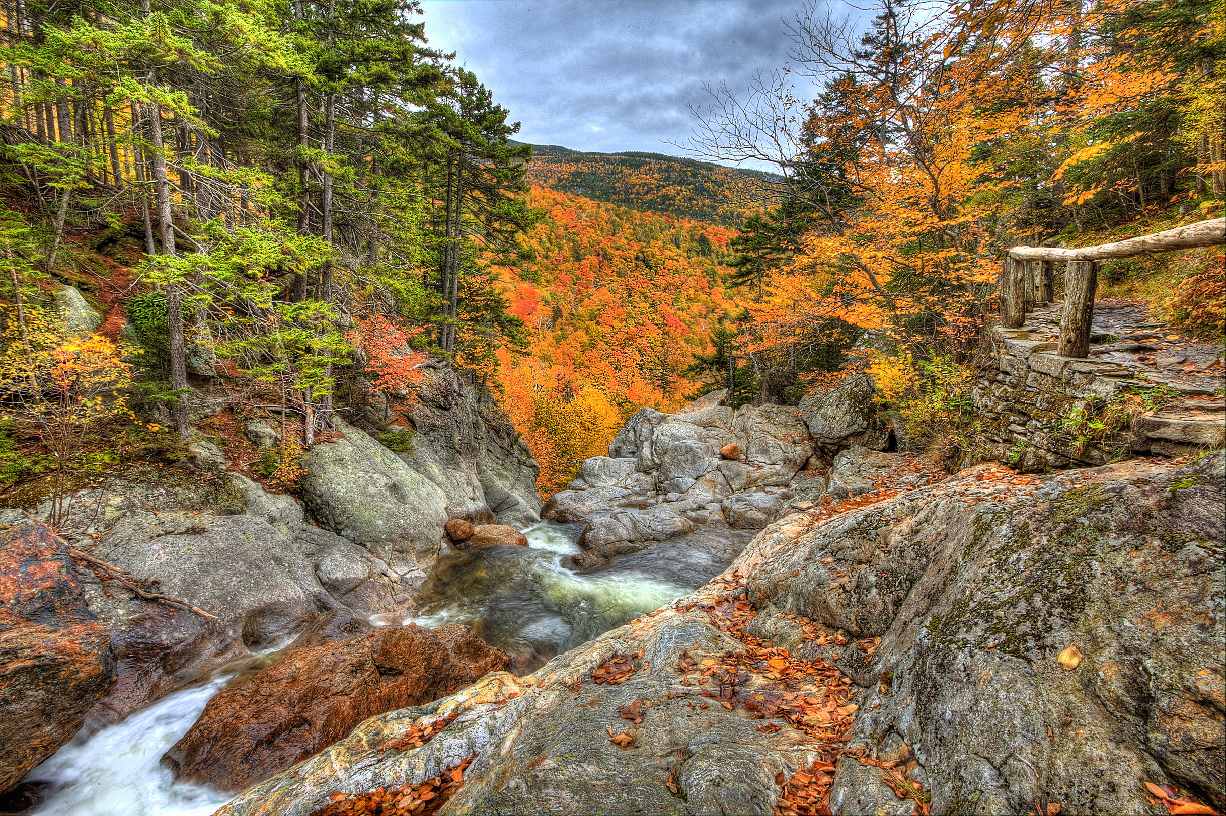 горы берег речка камни осень бесплатно