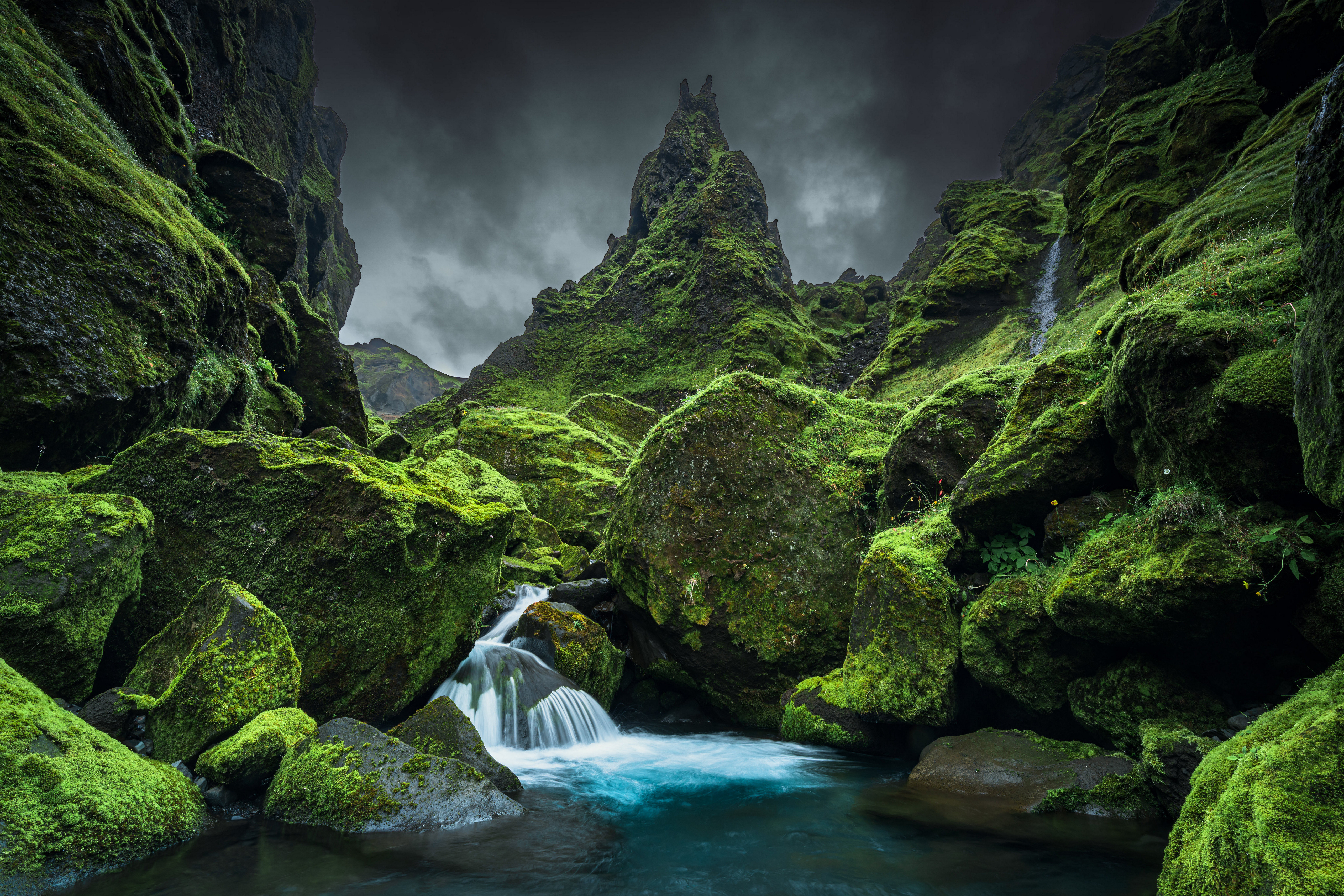 Картинка Исландия Vatnajökull гора скале Природа Парки мха Камни Горы Утес Скала скалы парк Мох мхом Камень