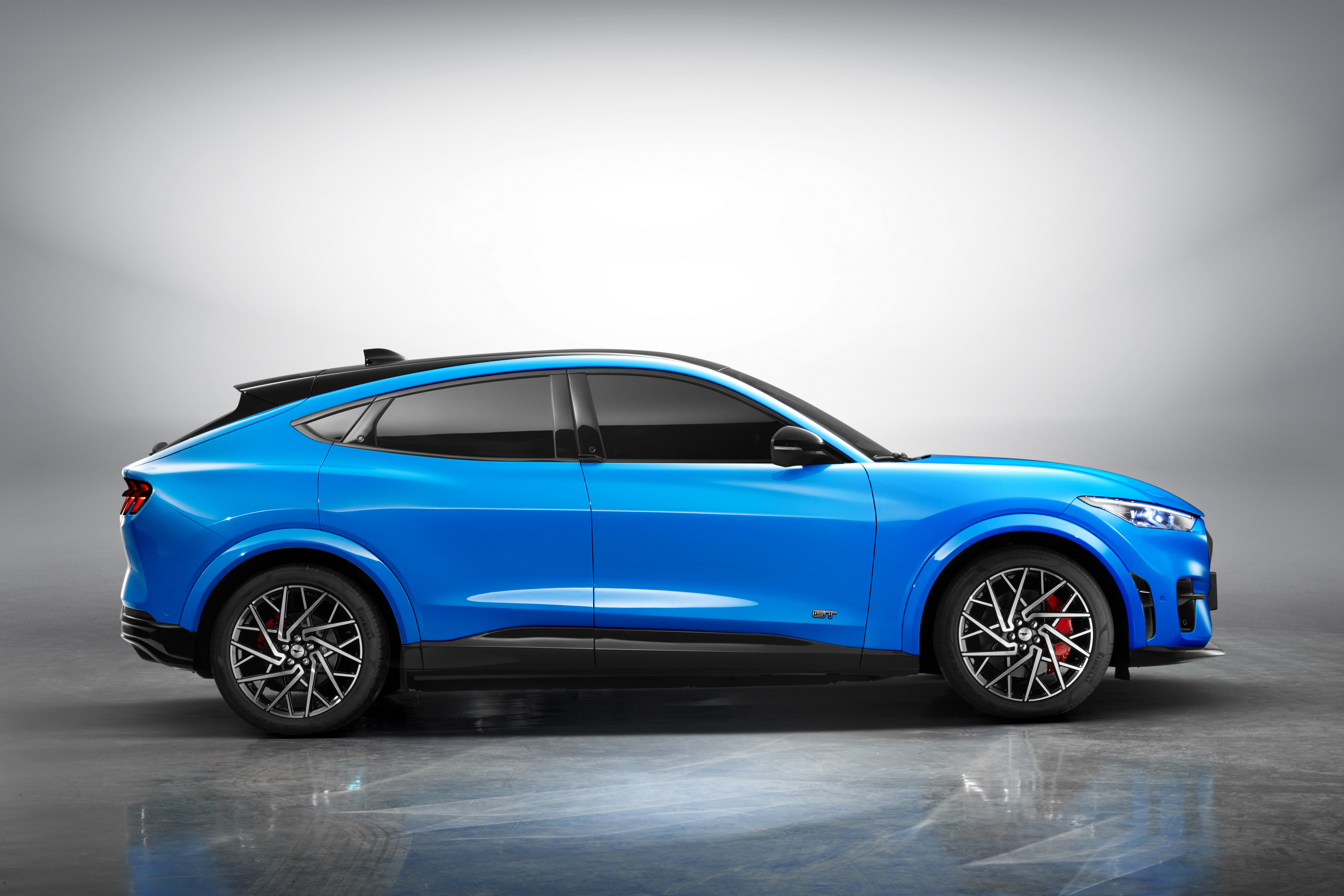 Картинки Форд Кроссовер Mustang Mach-E GT, China, 2021 голубая Сбоку Металлик Автомобили Ford CUV Голубой голубые голубых авто машины машина автомобиль