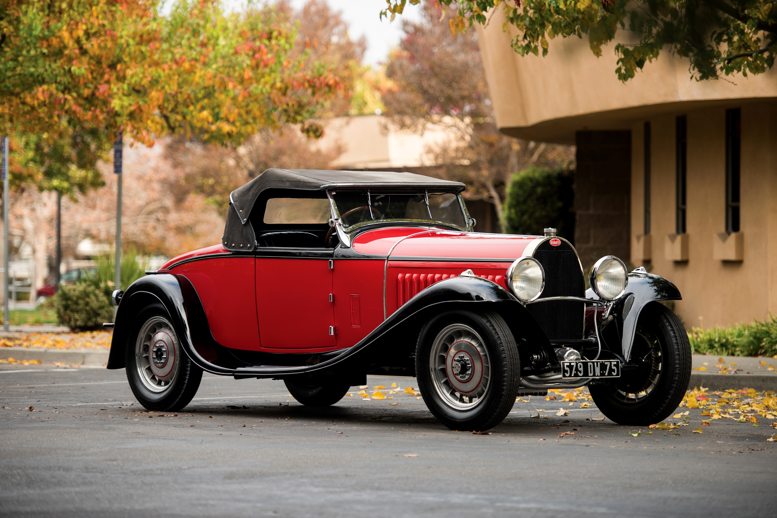 Что такое раритет простыми. Бугатти тайп 49. Bugatti Type 49. Bugatti 1931. Бугатти красная ретро.
