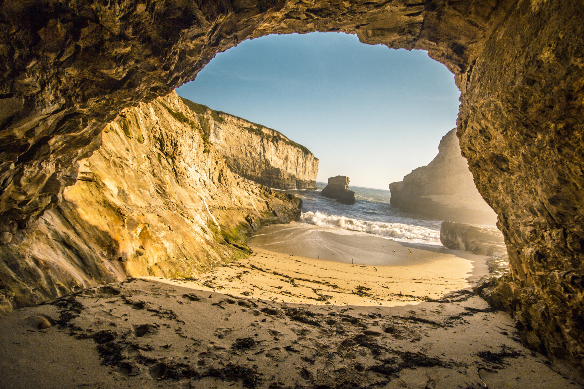 скалы арка море песок прибрежье бесплатно
