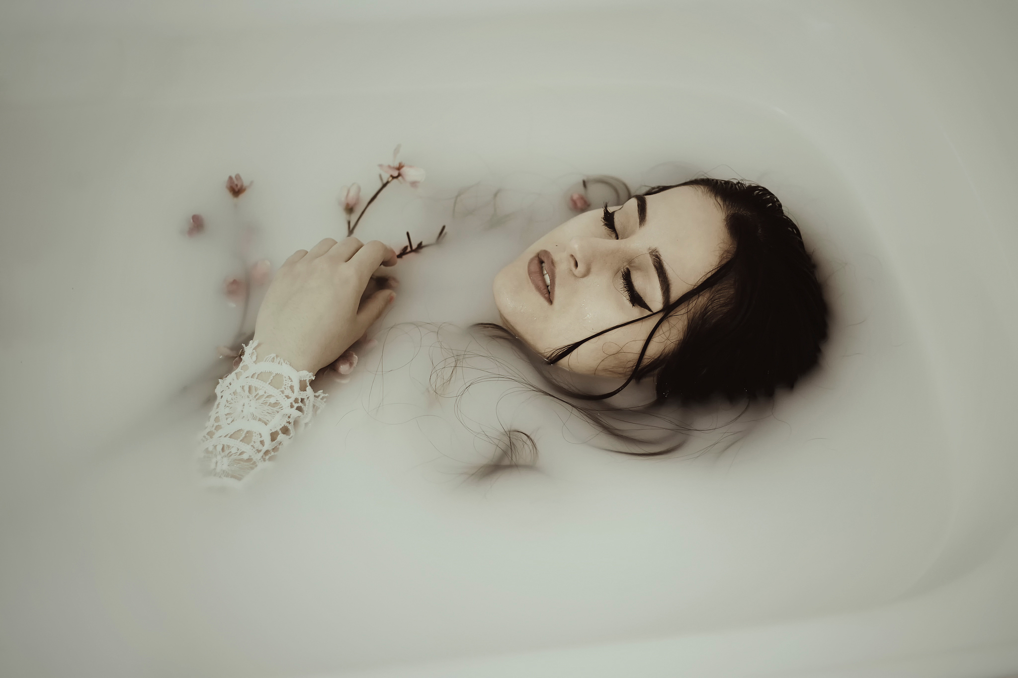 Сон эстетика. Красивая мертвая девушка. Фотосессия в ванне. Мёртвая девушка Эстетика. Женщина Эстетика.