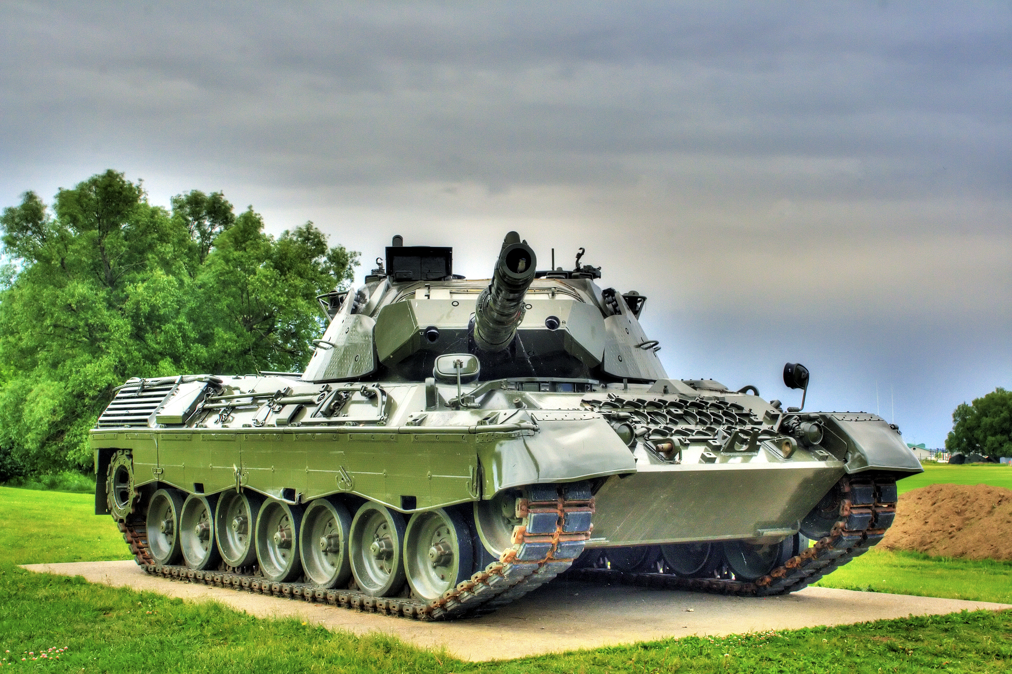 Самые красивые танки. Танк леопард. Леопард 1. Танков Leopard 1. Леопард 2а4.