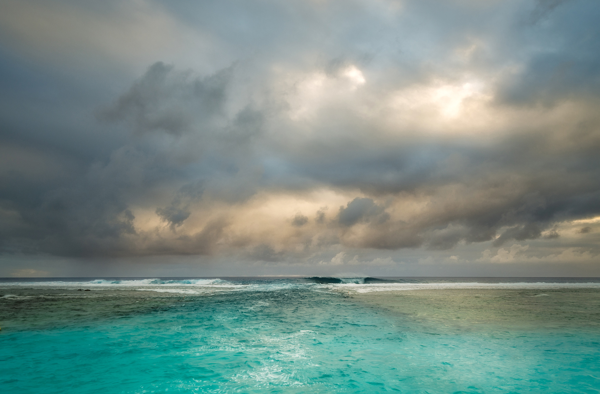 природа море горизонт пляж зонт небо облака бесплатно