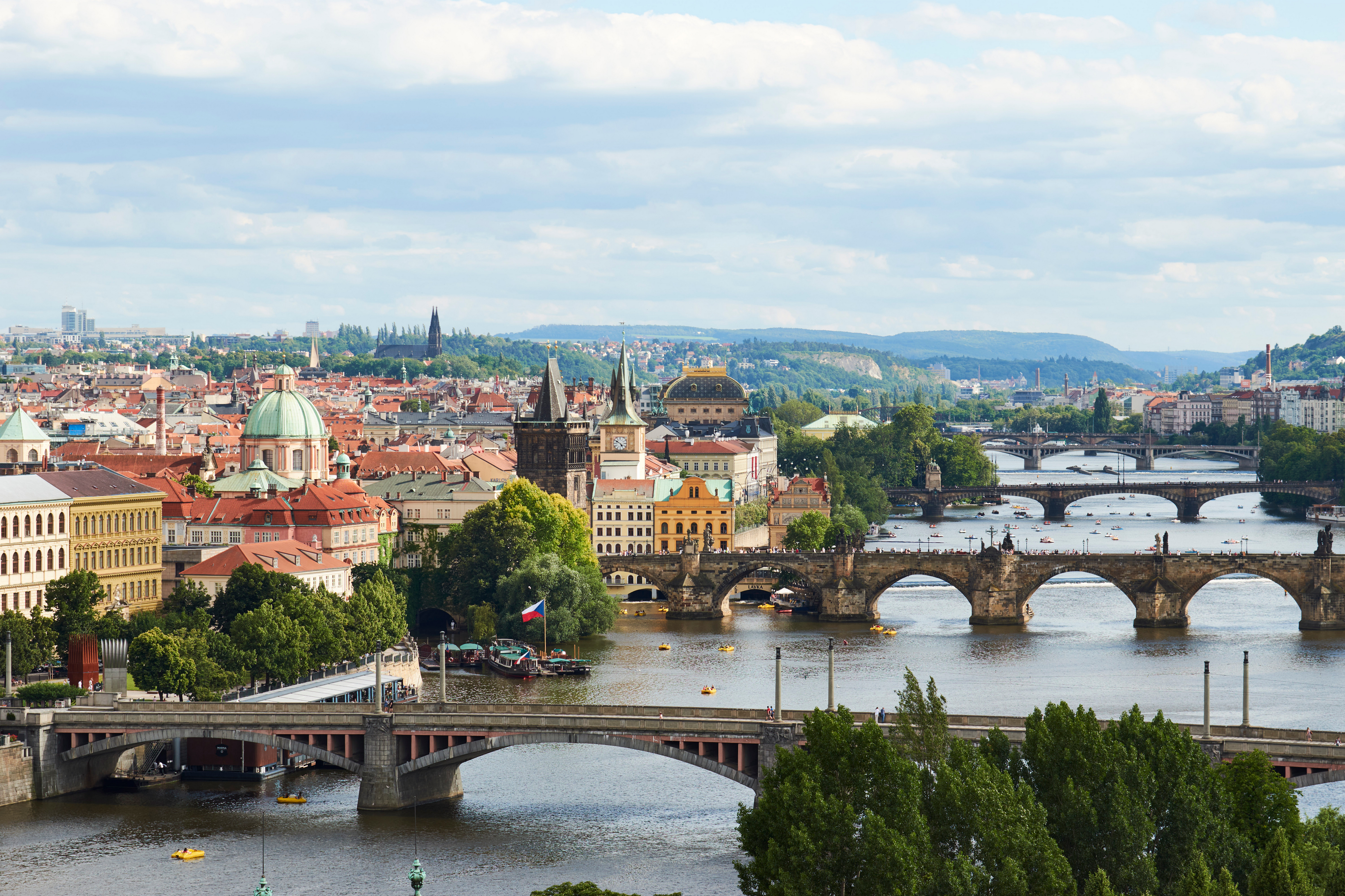 Georgia czech republic. Город Прага Чехия. Город мост Чехия. Прага столица Чехии. Прага Чехословакия.