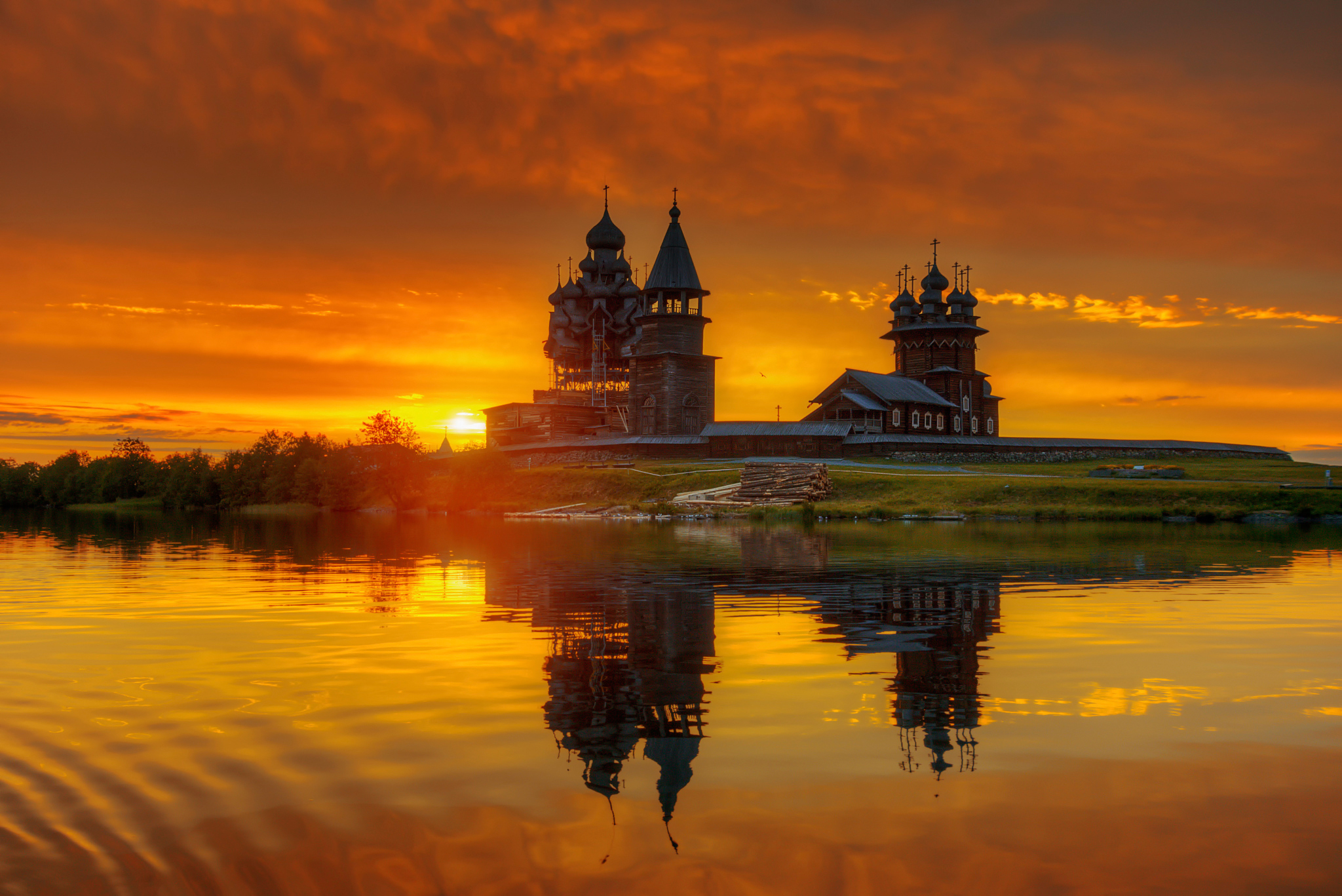 России пора научиться ценить и уважать себя Sunrises_and_sunsets_Island_Church_Russia_Lake_566680_2048x1367