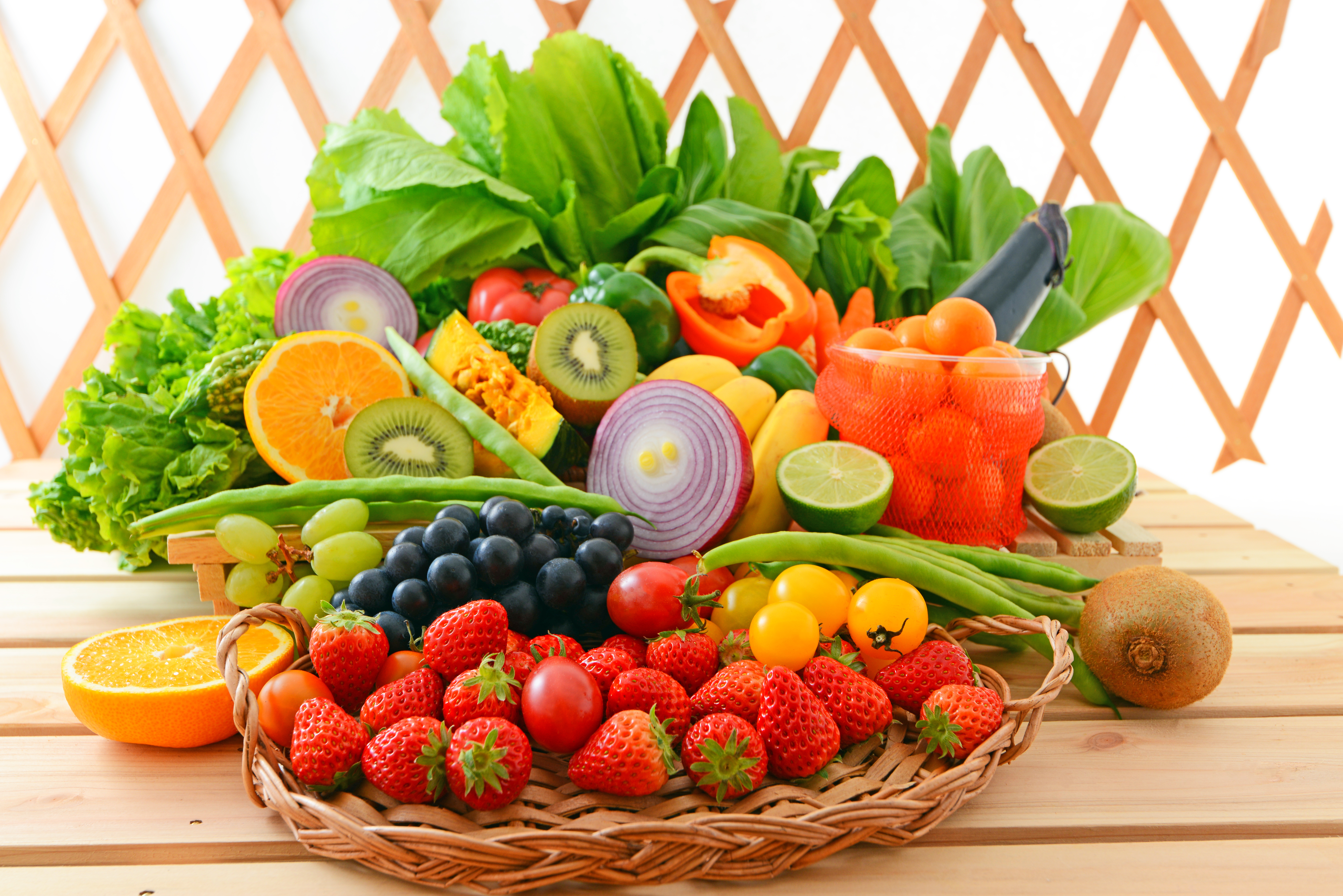 Товары и продукты для здоровья. Овощи и фрукты. Здоровое питание. Овощи, фрукты, ягоды. Красивые овощи.
