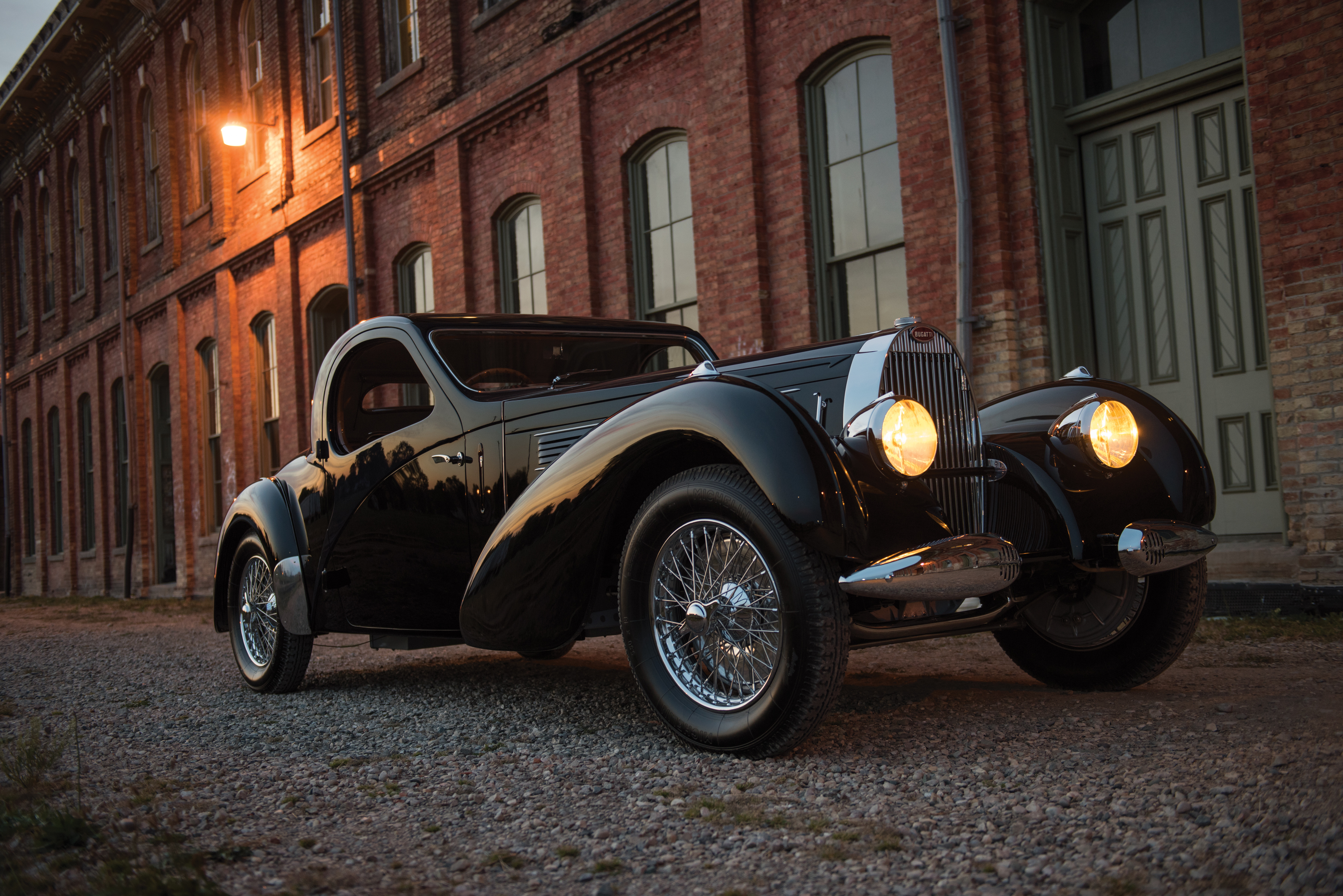 Старые машины черные. Бугатти 1921. Bugatti Type 57t. Бугатти 1970. Bugatti 1938 Atalante.