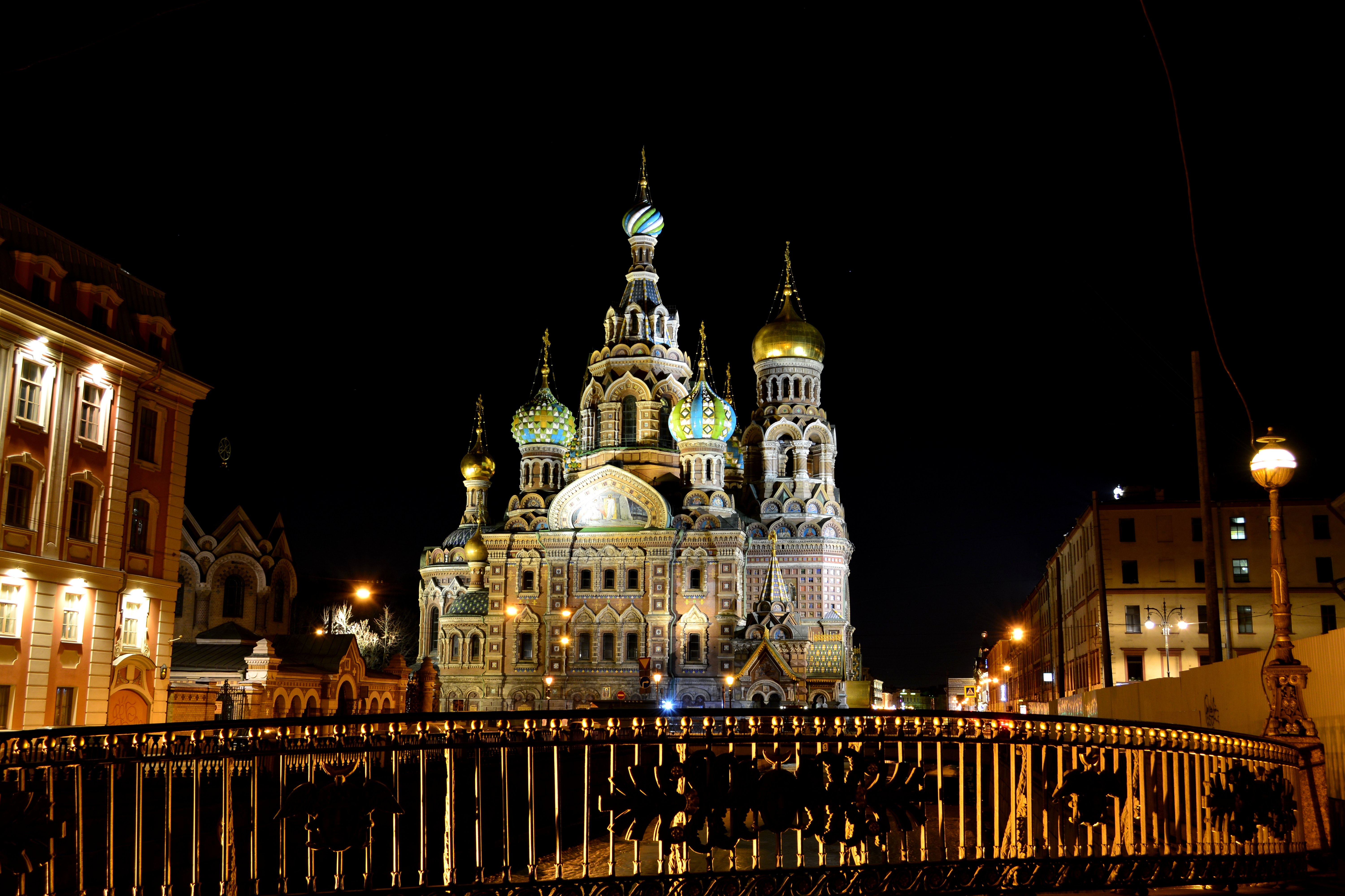 Храм Покрова на Крови в С-Петербурге бесплатно