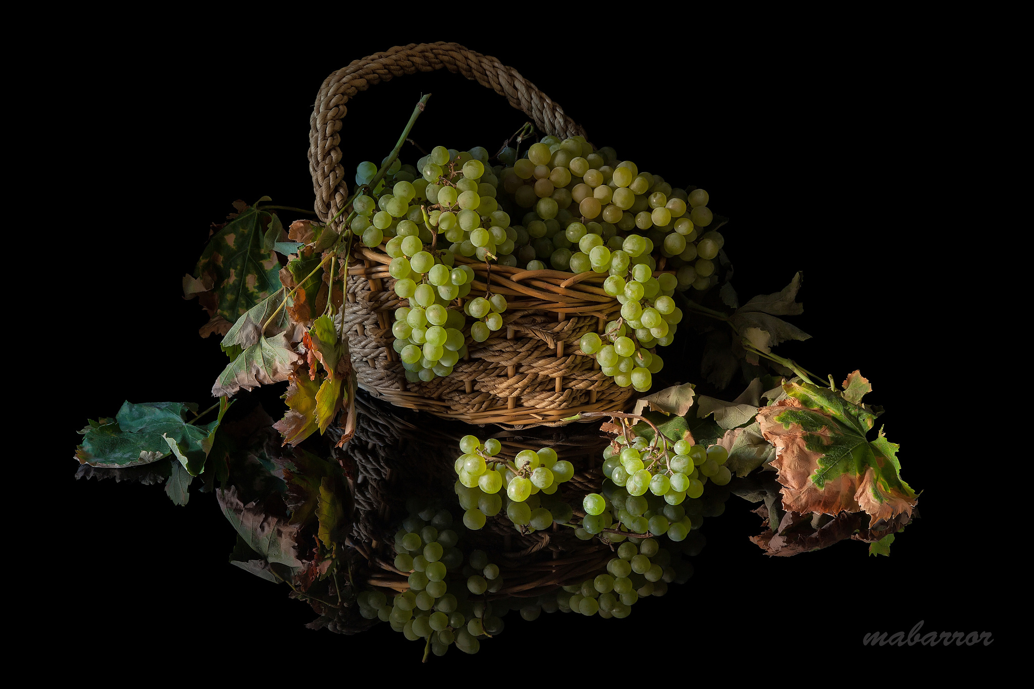 виноград гроздья гранат натюрморт без смс