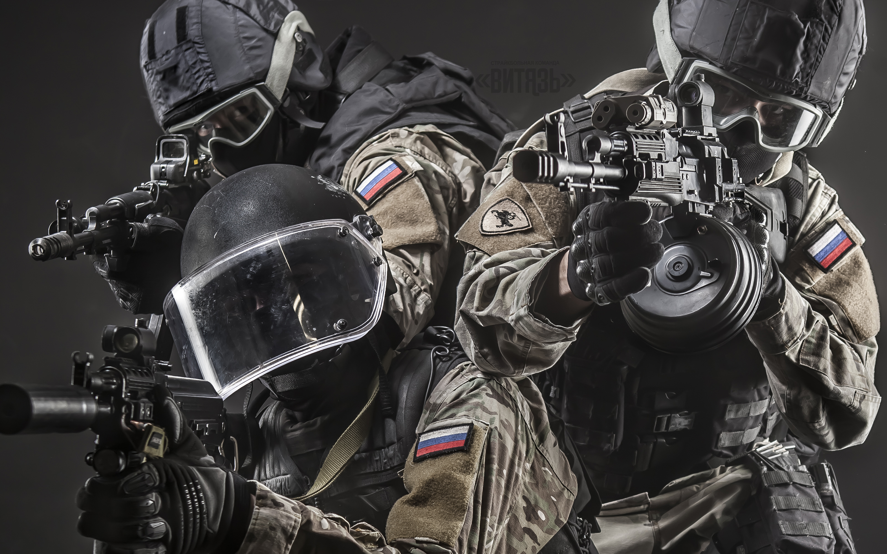 4 спецназовцы. Шлем спецназа SAS.