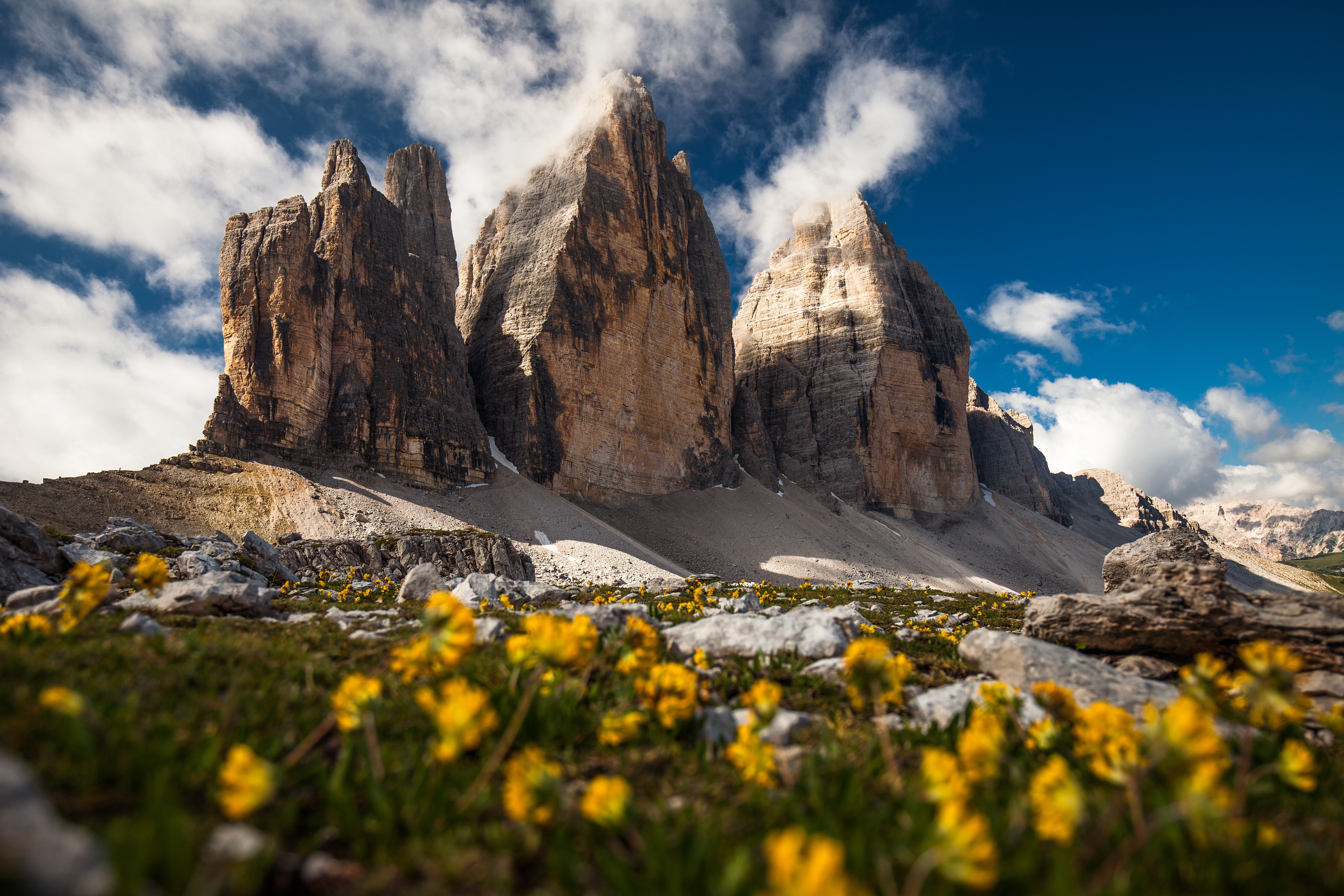 Фотографии Италия Dolomites гора Скала Природа Облака 5416x3611 Горы Утес скале скалы облако облачно
