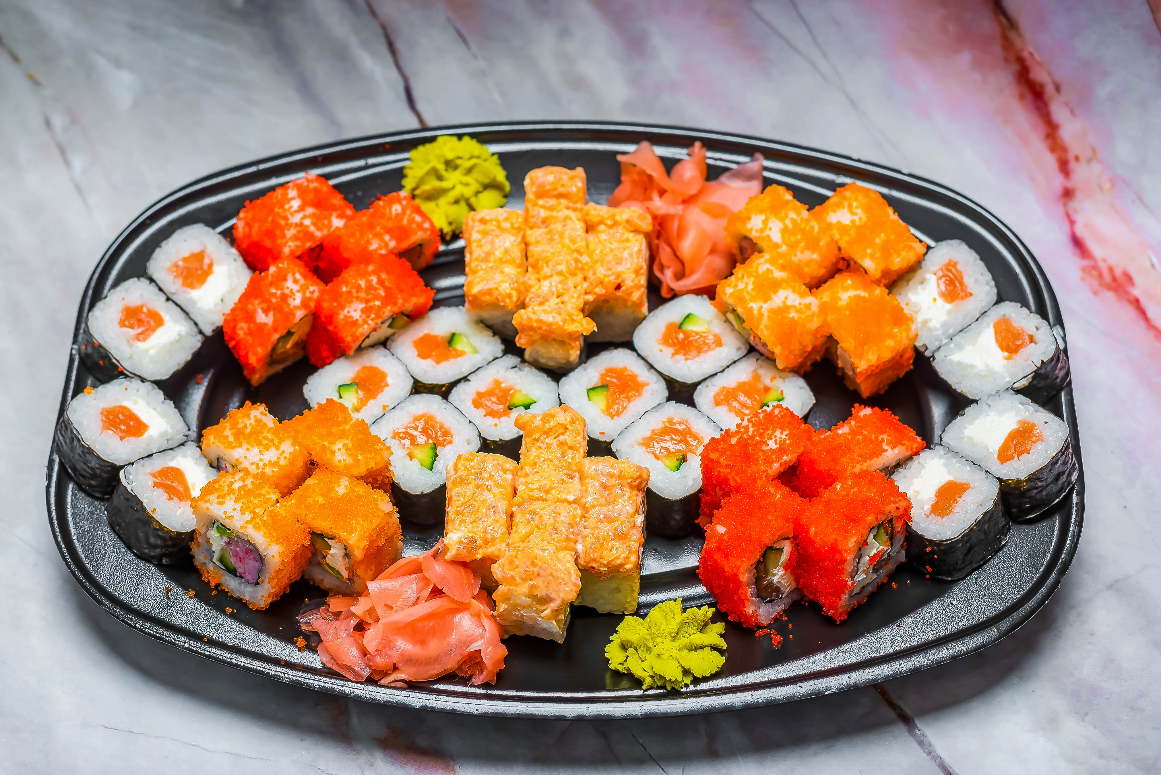 Фотографии Разноцветные Суши Икра Еда Морепродукты суси Пища Продукты питания