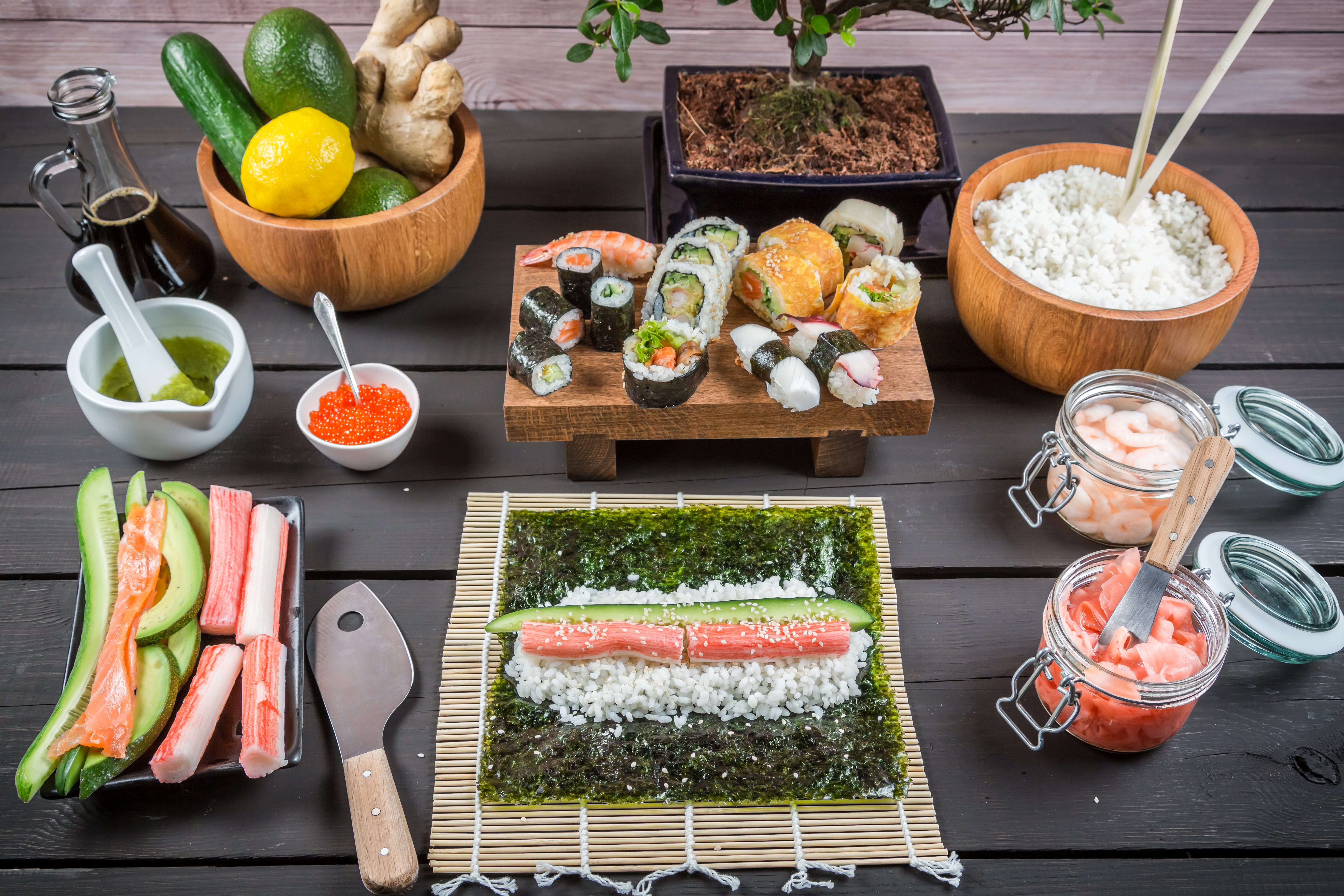 Природные компоненты суши. Ингредиенты для суши. Японские продукты для суши. Японская кухня Ингредиенты. Ингредиенты для суш и ролл.