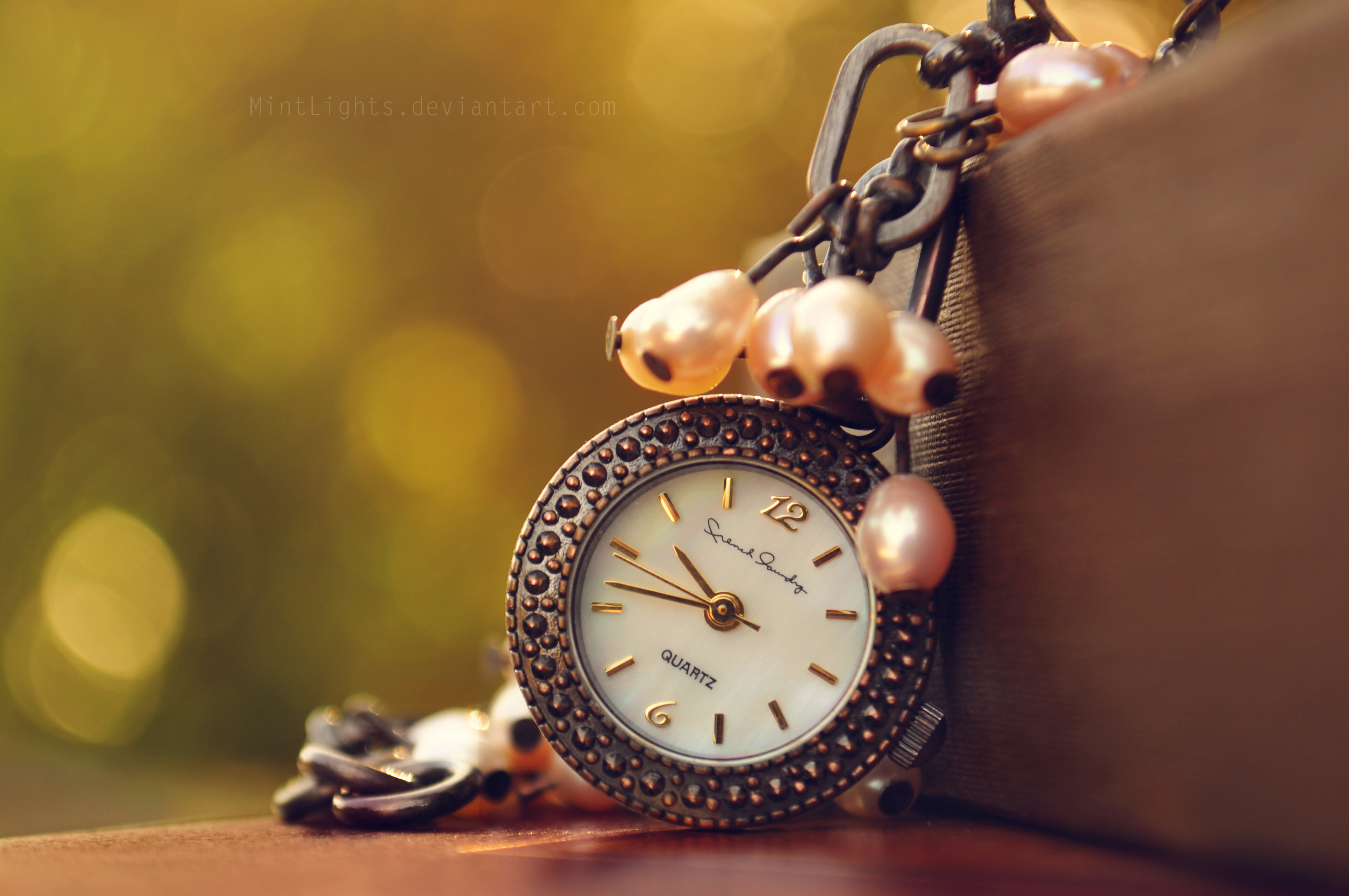 Красиво про время. Красивые часы. Фон с часами. Обои с часами. Часы на красивом фоне.