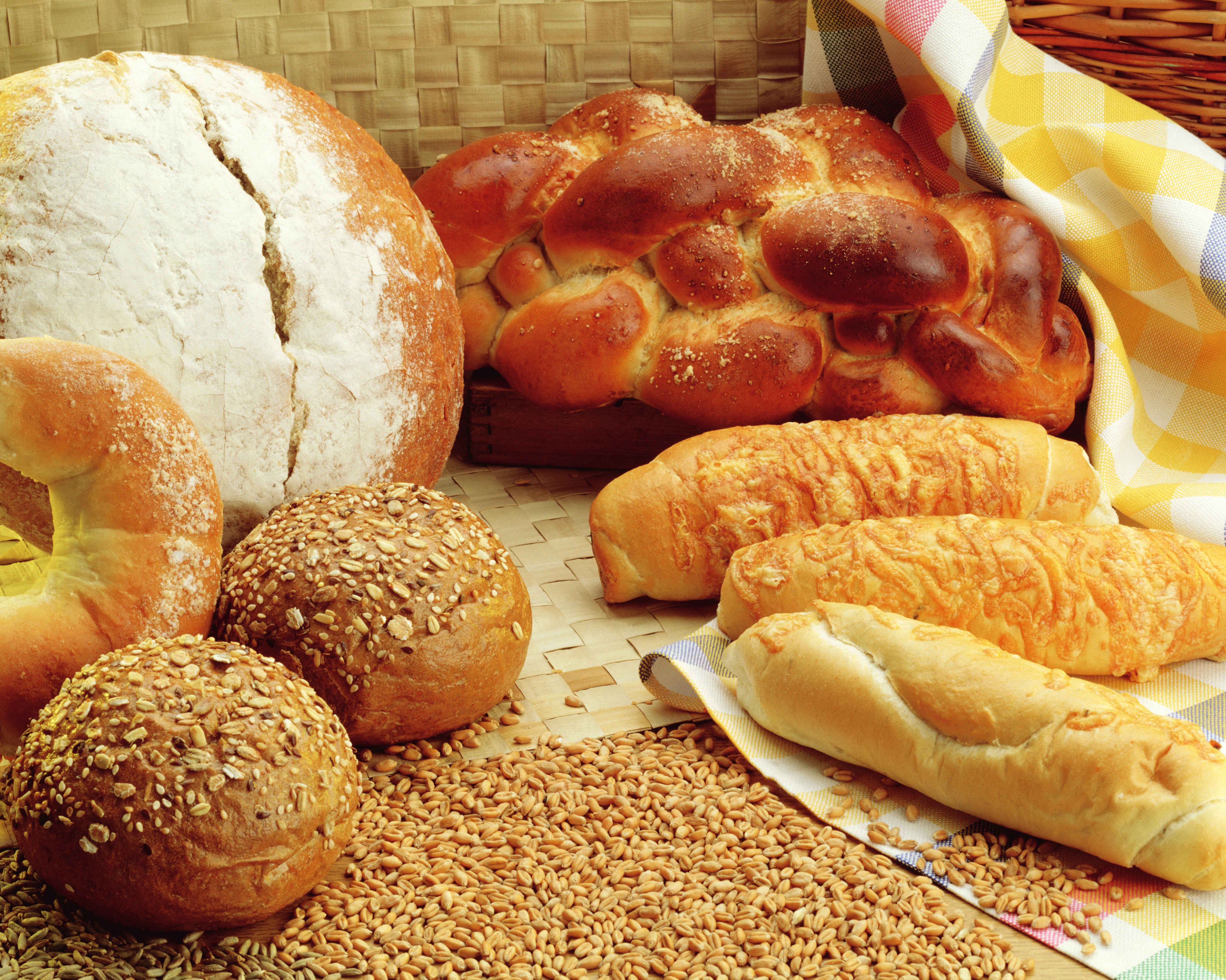 Пшеничные пирожки. Выпечка хлеба. Хлеб булочки. Пирожки и булочки. Булка хлеба.