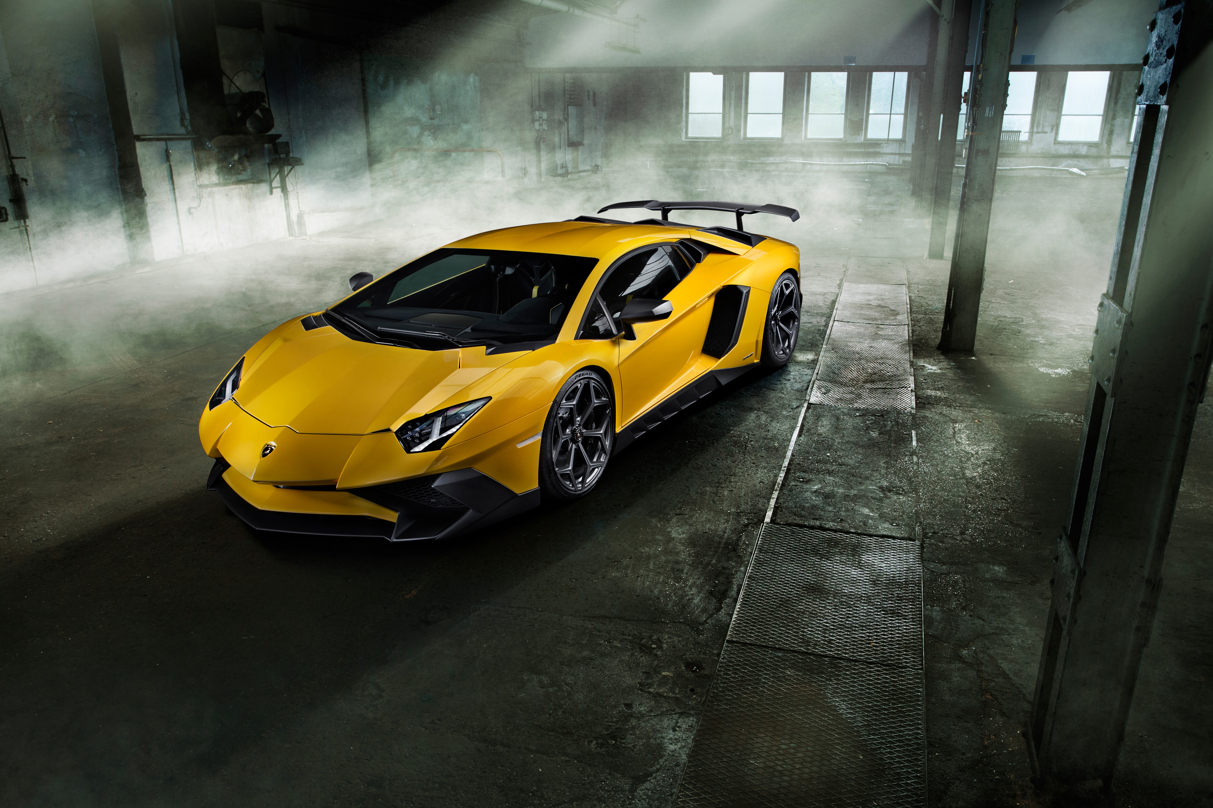 Lamborghini Aventador Желтый скачать
