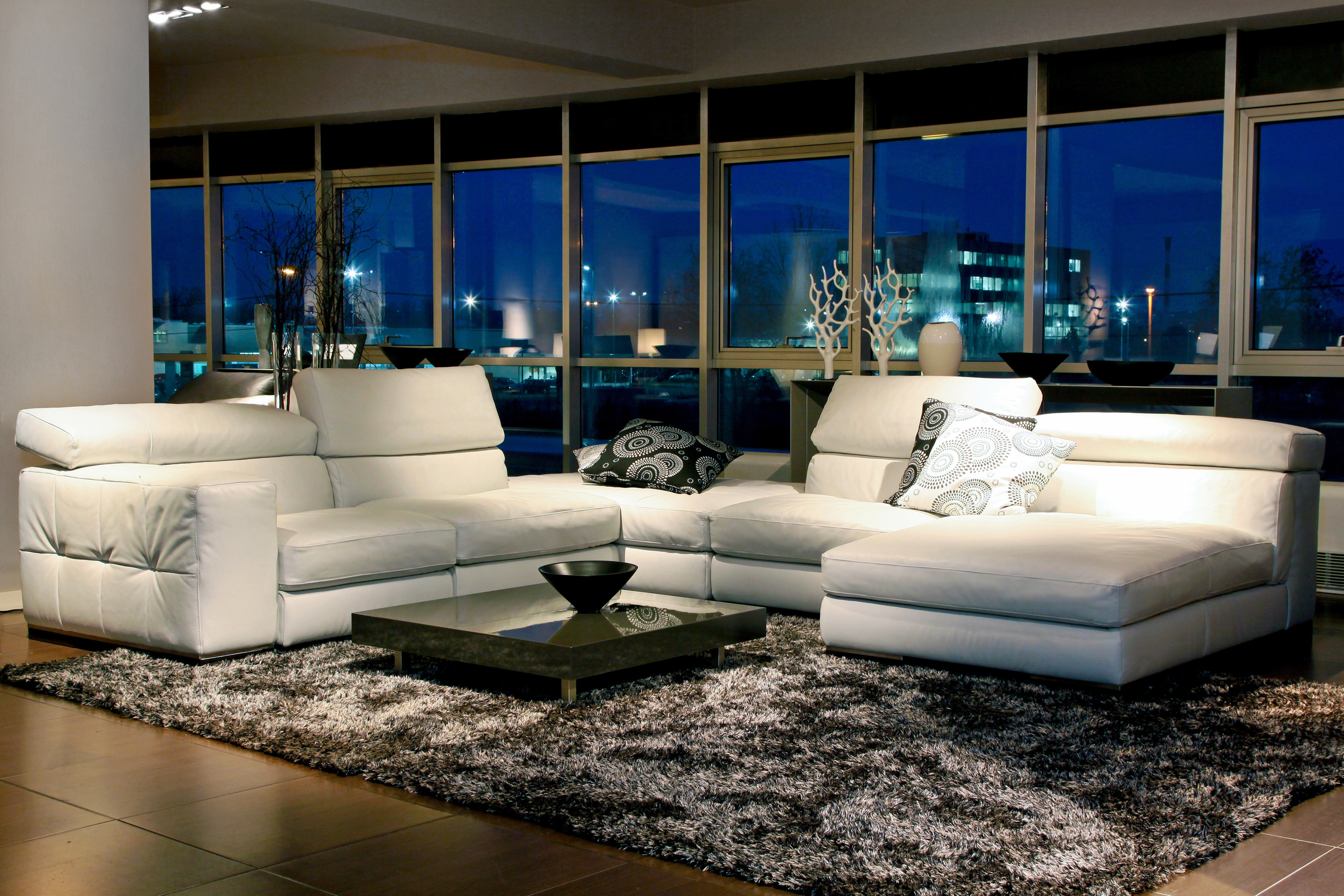 Мебель диваны ли. Красивые диваны. Огромный диван в гостиную. Шикарные диваны для гостиной.