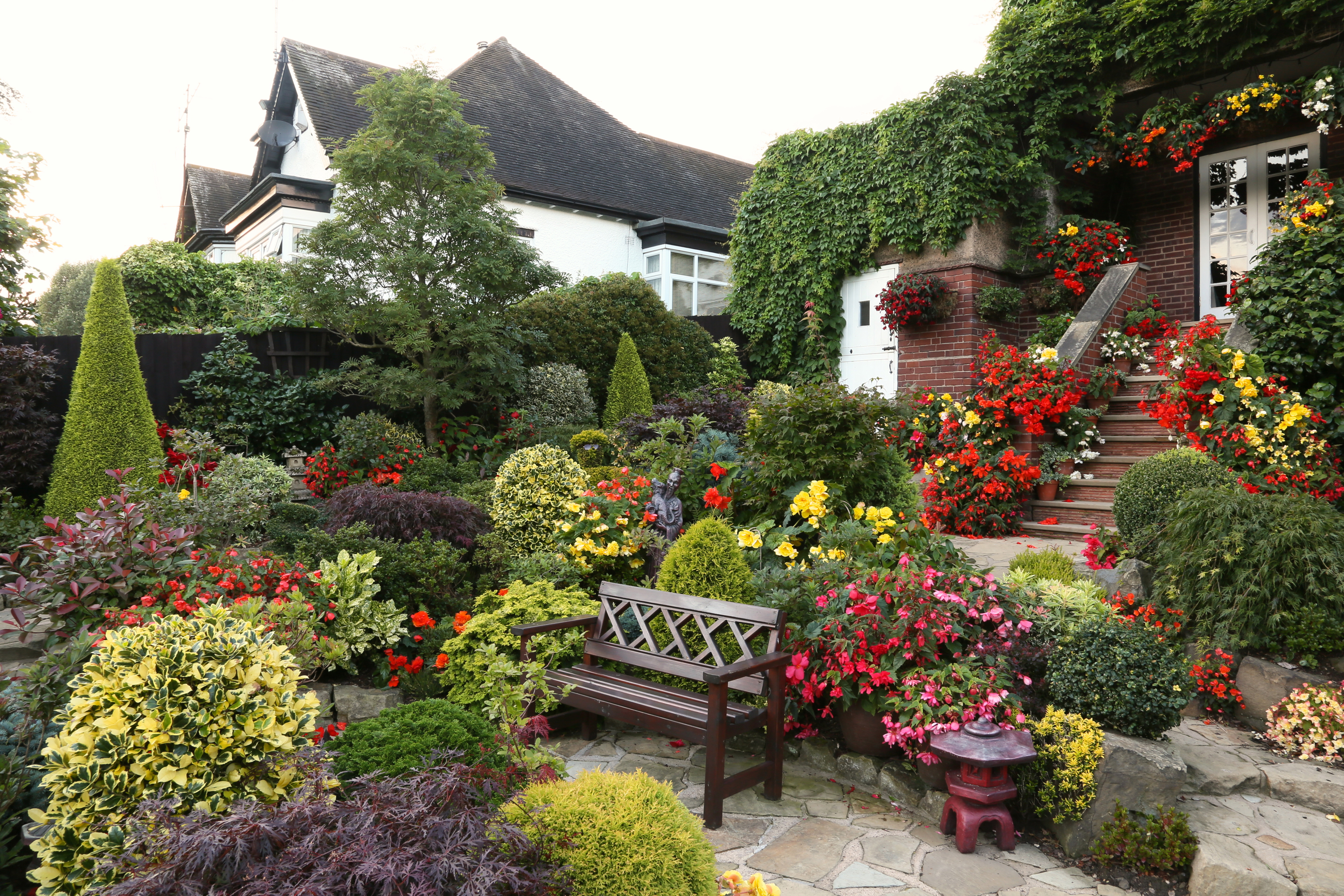 Цветок британии. Палисад Франция сады. Англия деревня кэмбэлфорд ланшадф садов. Ландшафтный сад в Англии Бель шото. Сады аббатства Треско Англия.