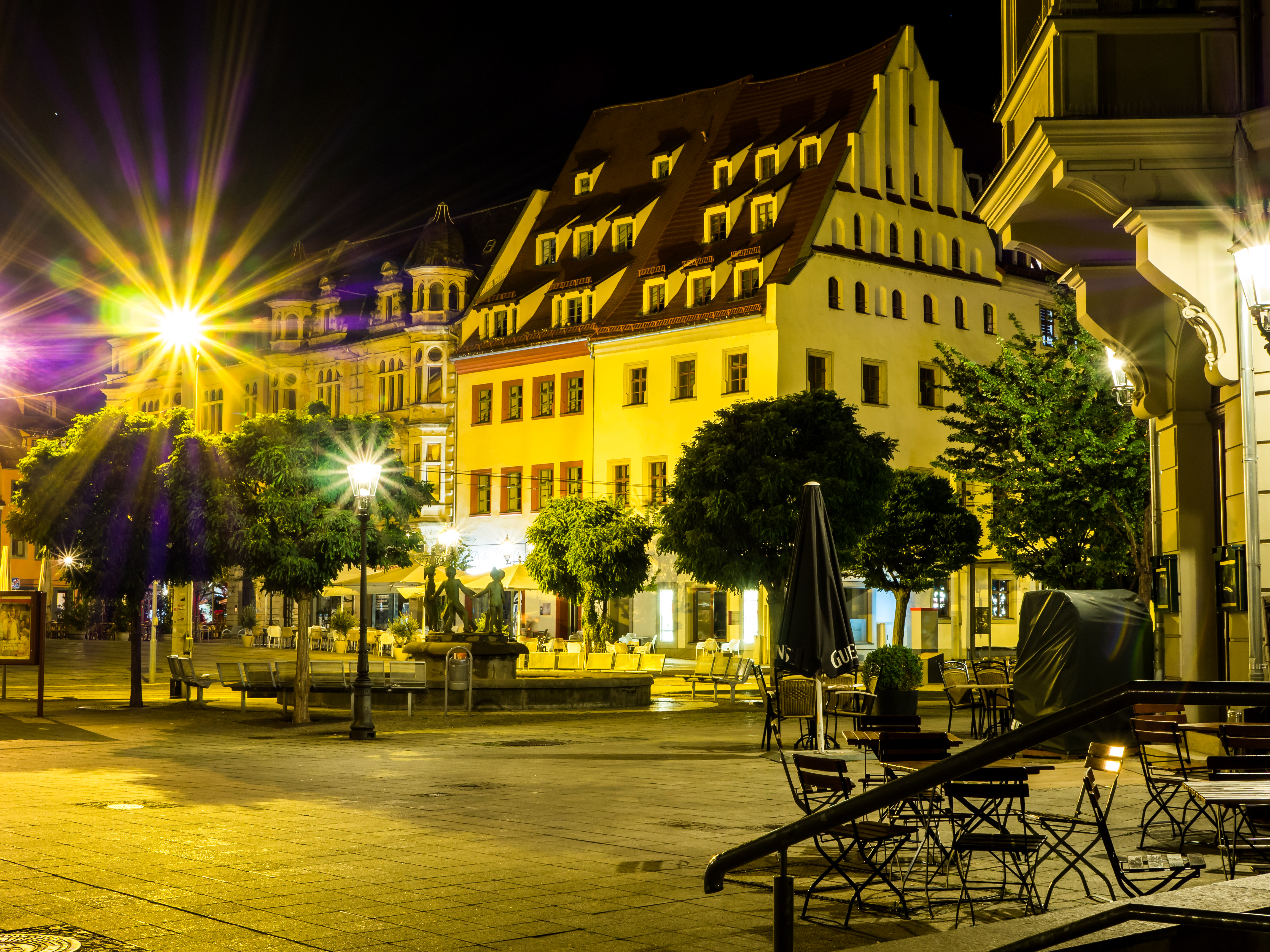 Ночной городок. Город Цвиккау Германия. Город Цвиккау Германия фото. Ночной город Bretten в Германии. Город Ена Германия ночная.