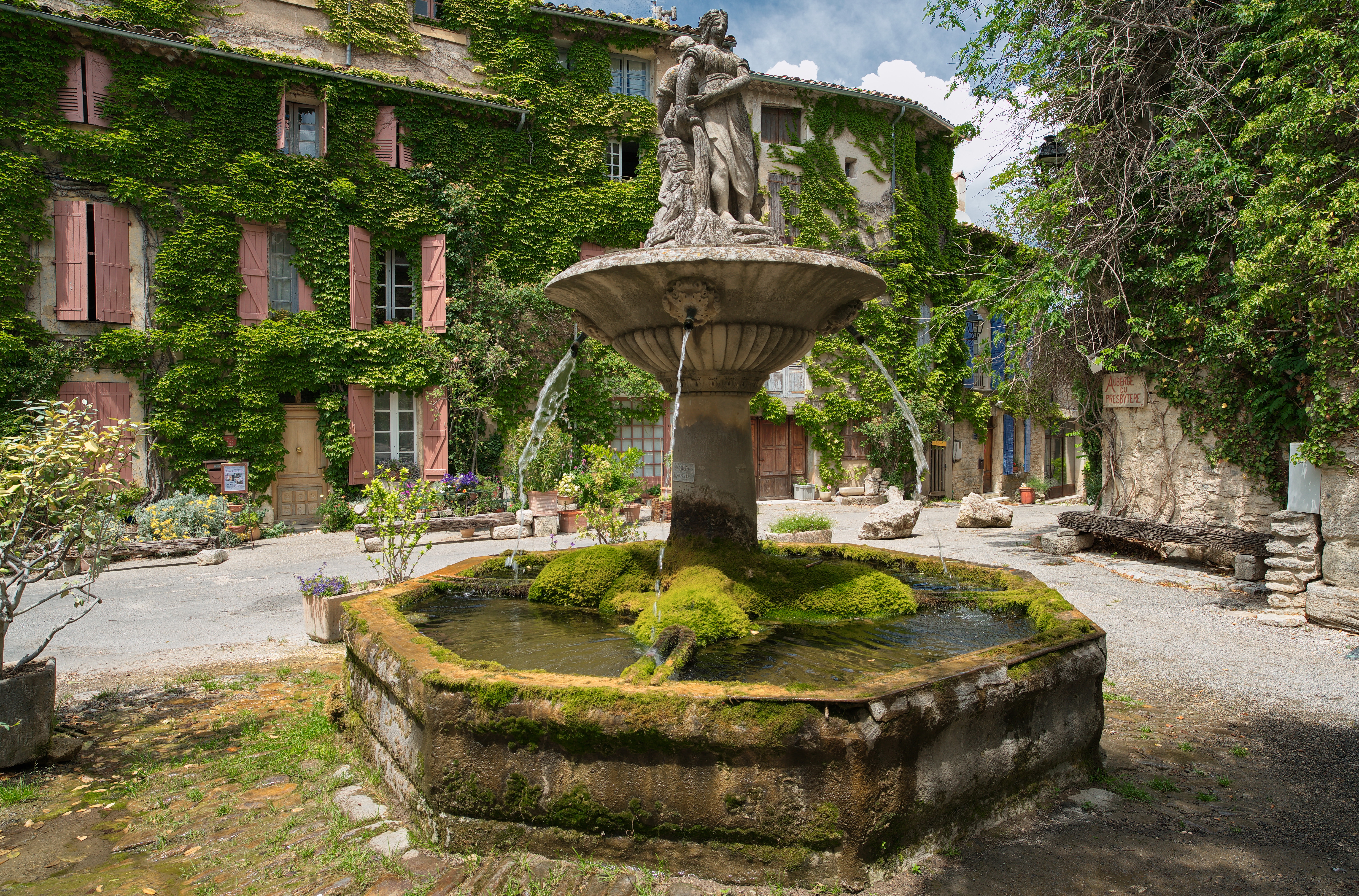 фонтан статуя здание без смс