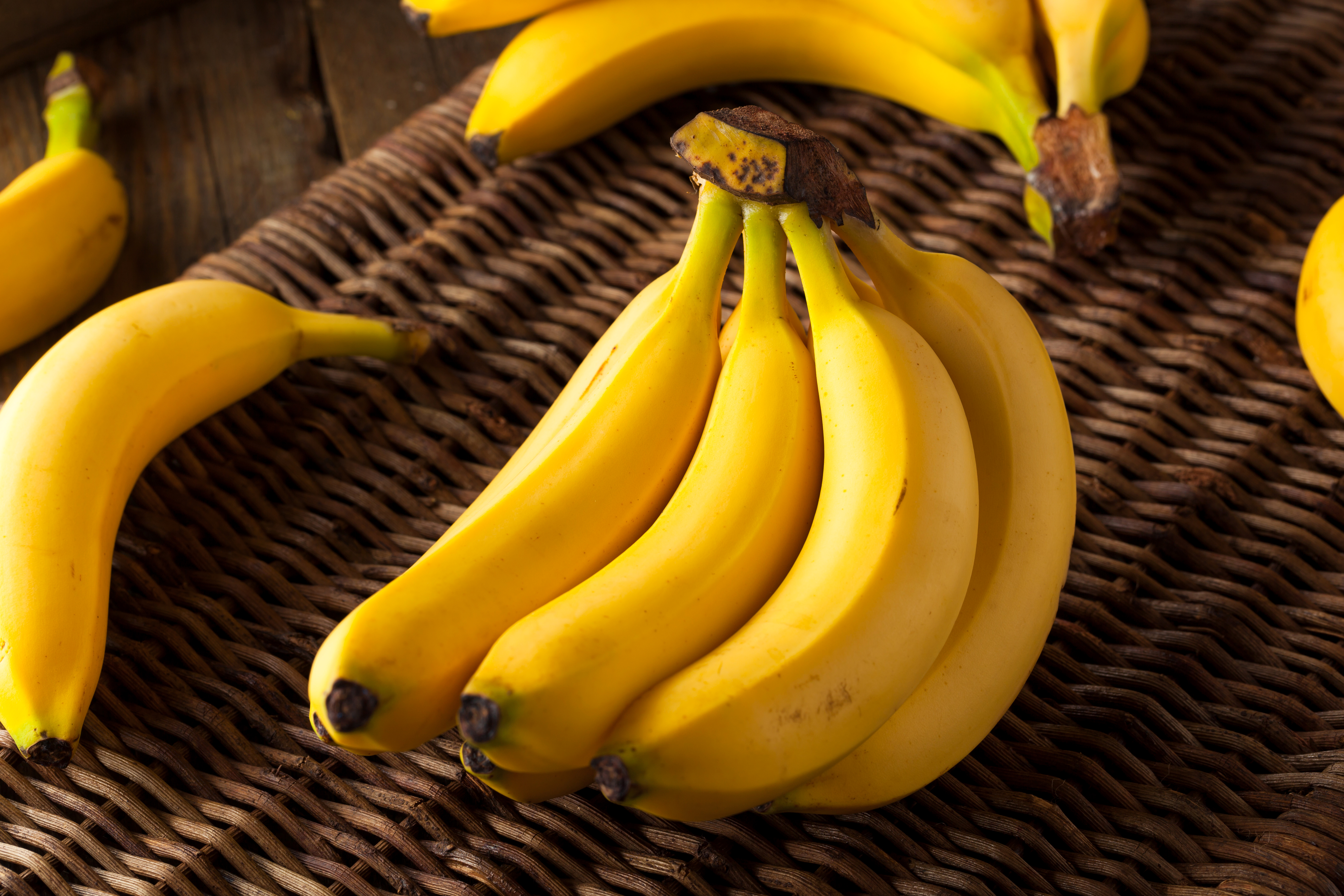 3 бананов в день. Бананы Уругвай. Фрукты банан. Красивый банан. Банан крупным планом.
