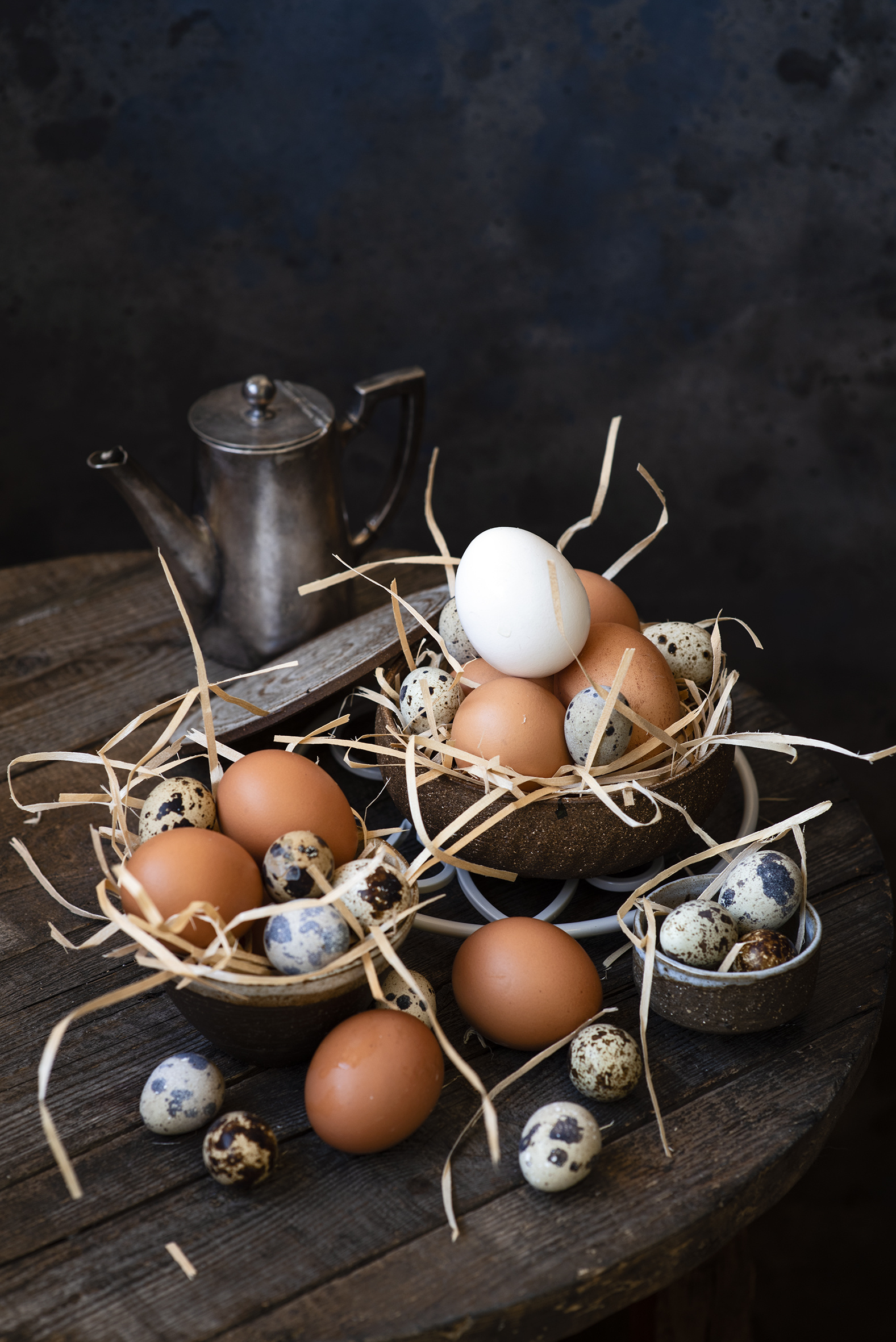 Фотографии Яйца Еда соломе  для мобильного телефона яиц яйцо яйцами Пища Солома Продукты питания