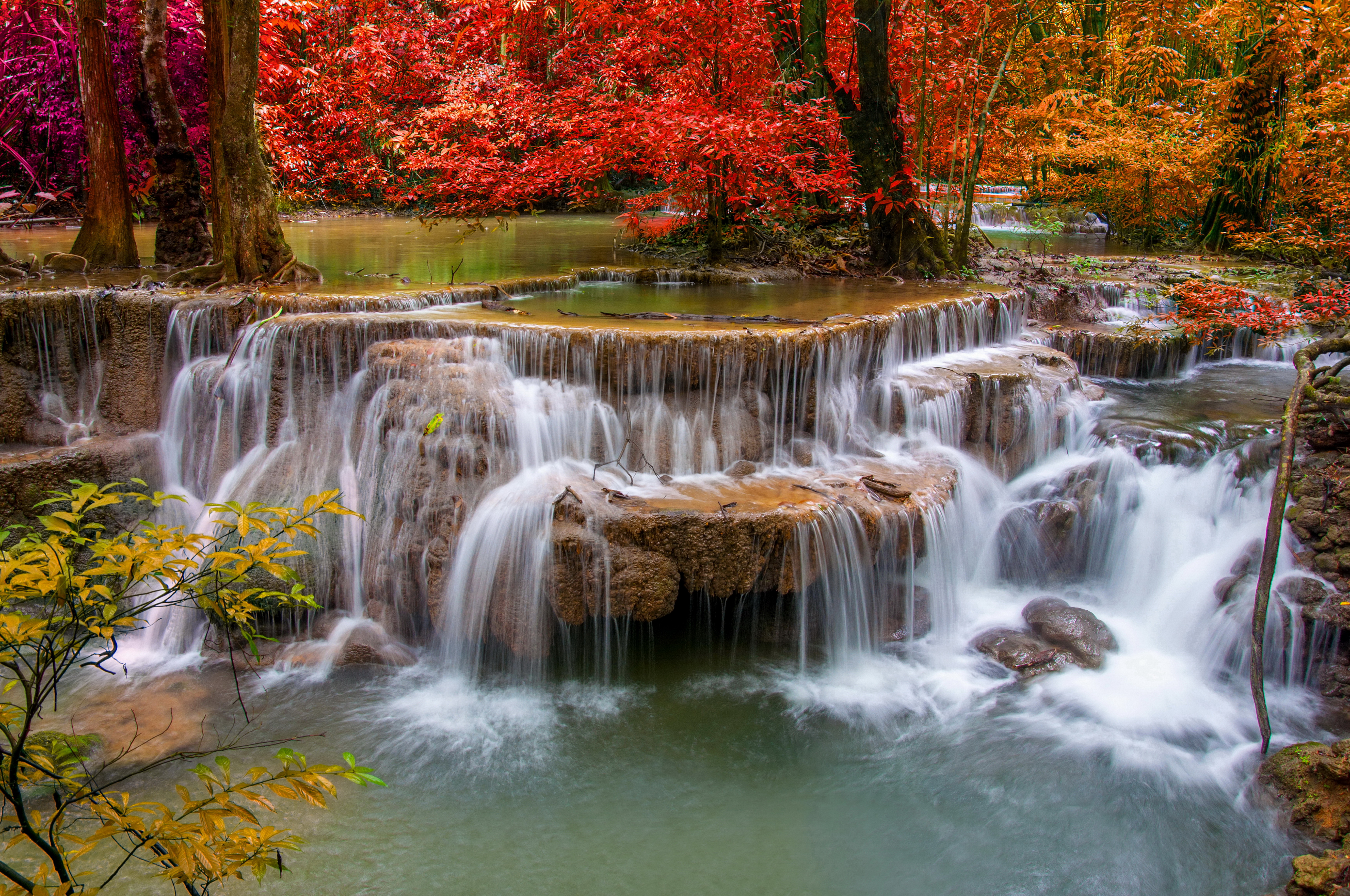 Изображения на рабочий стол компьютера. Природа. Красивые водопады. Пейзажи природы водопады. Осенний водопад.