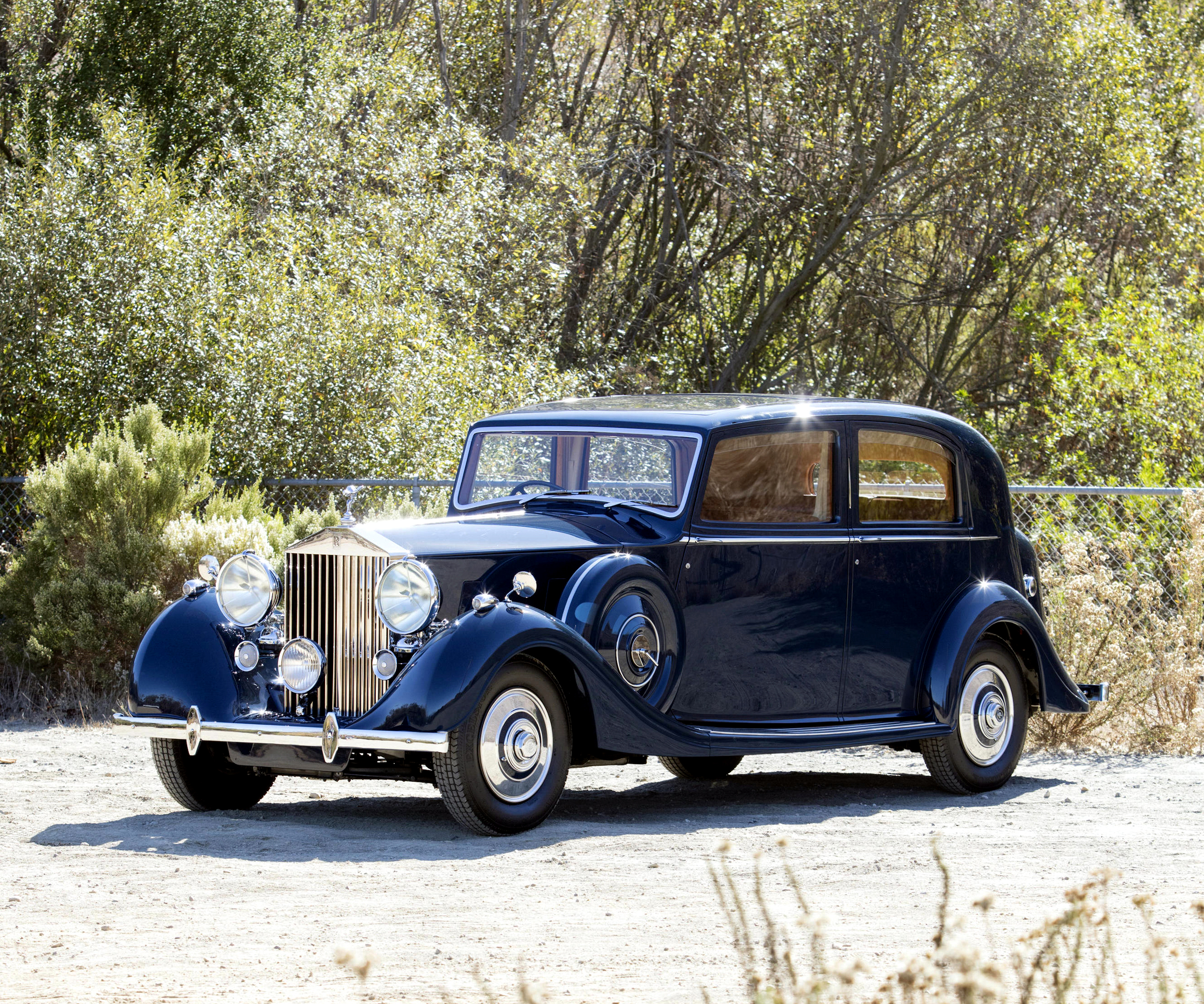 Старые роллс. Rolls-Royce Wraith (1938). Автомобили Роллс Ройс ретро. Роллс Ройс ретро модели. Ретроавтомбиль Роллс Ройс.