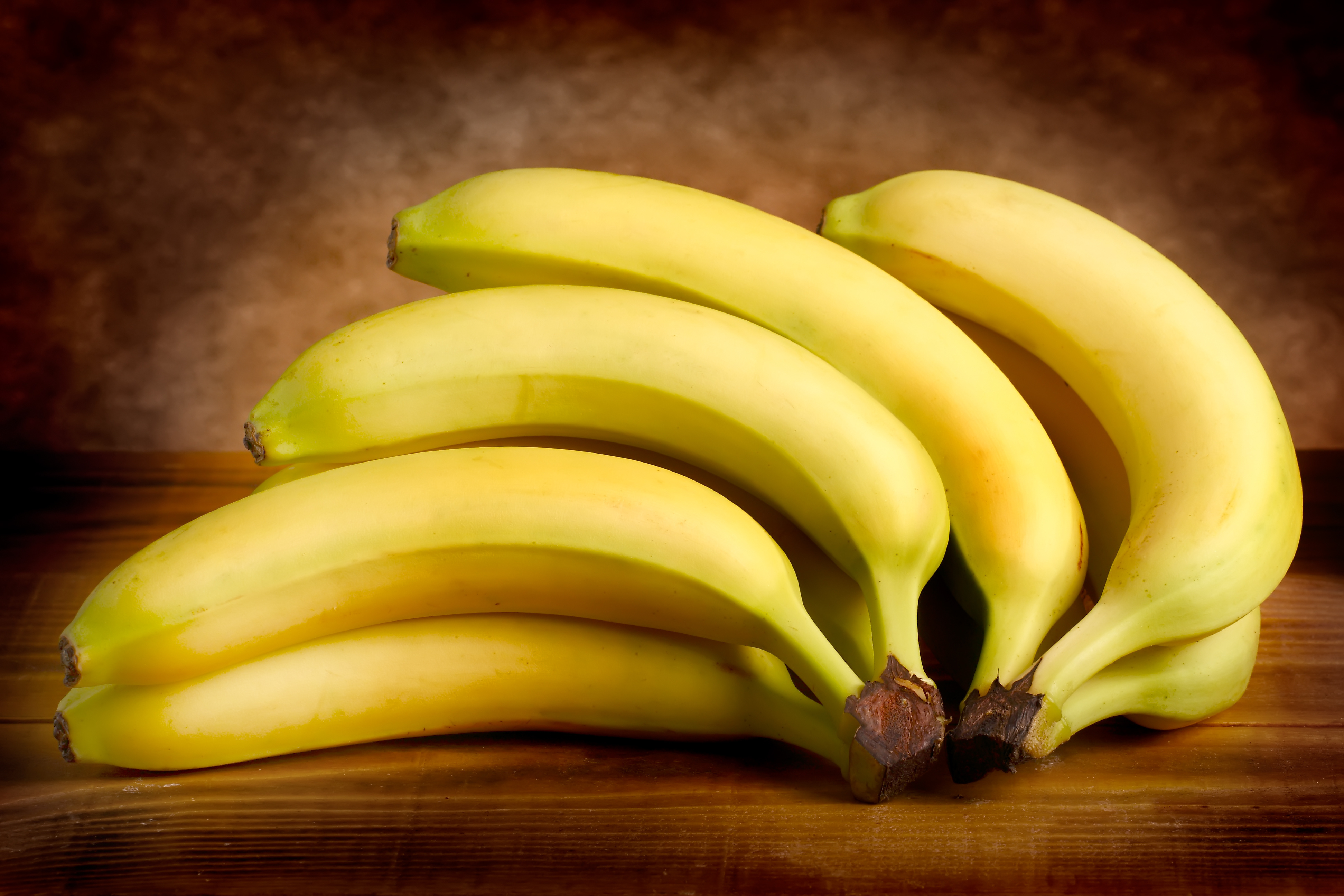 Картинка банан. Фрукты банан. Красивый банан. Десертный банан. Спелый банан.