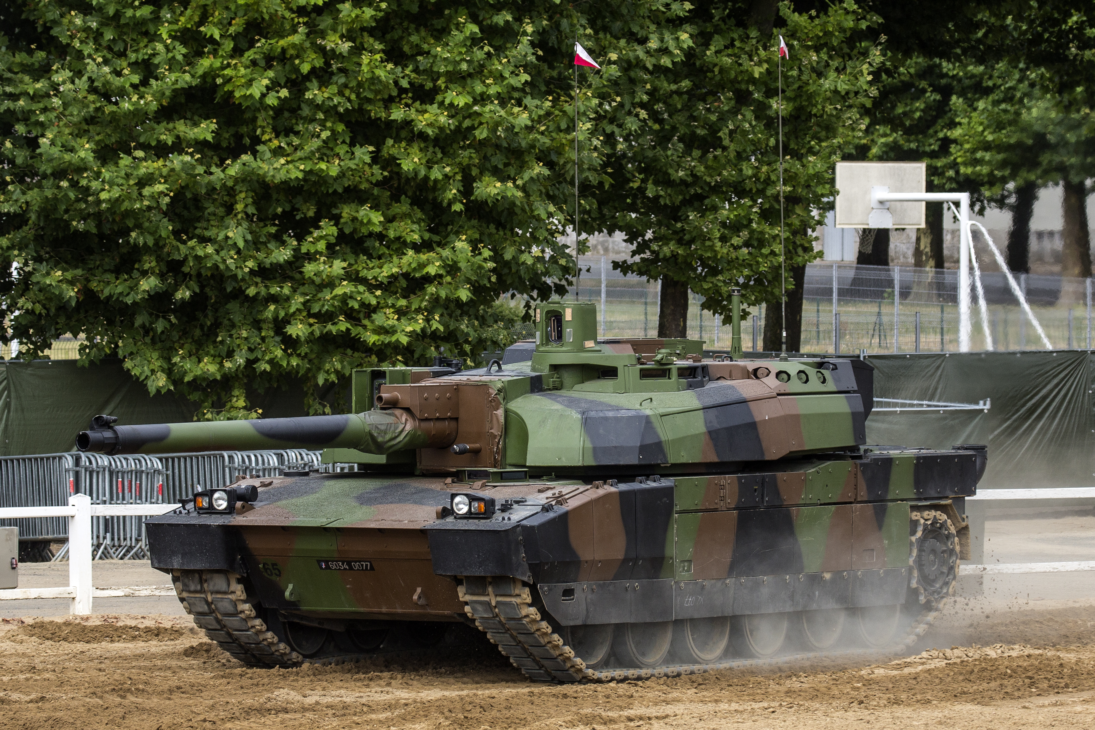 Танки AMX Leclerc Армия фото 3695x2463 военные, танк обои картинки скачать ...