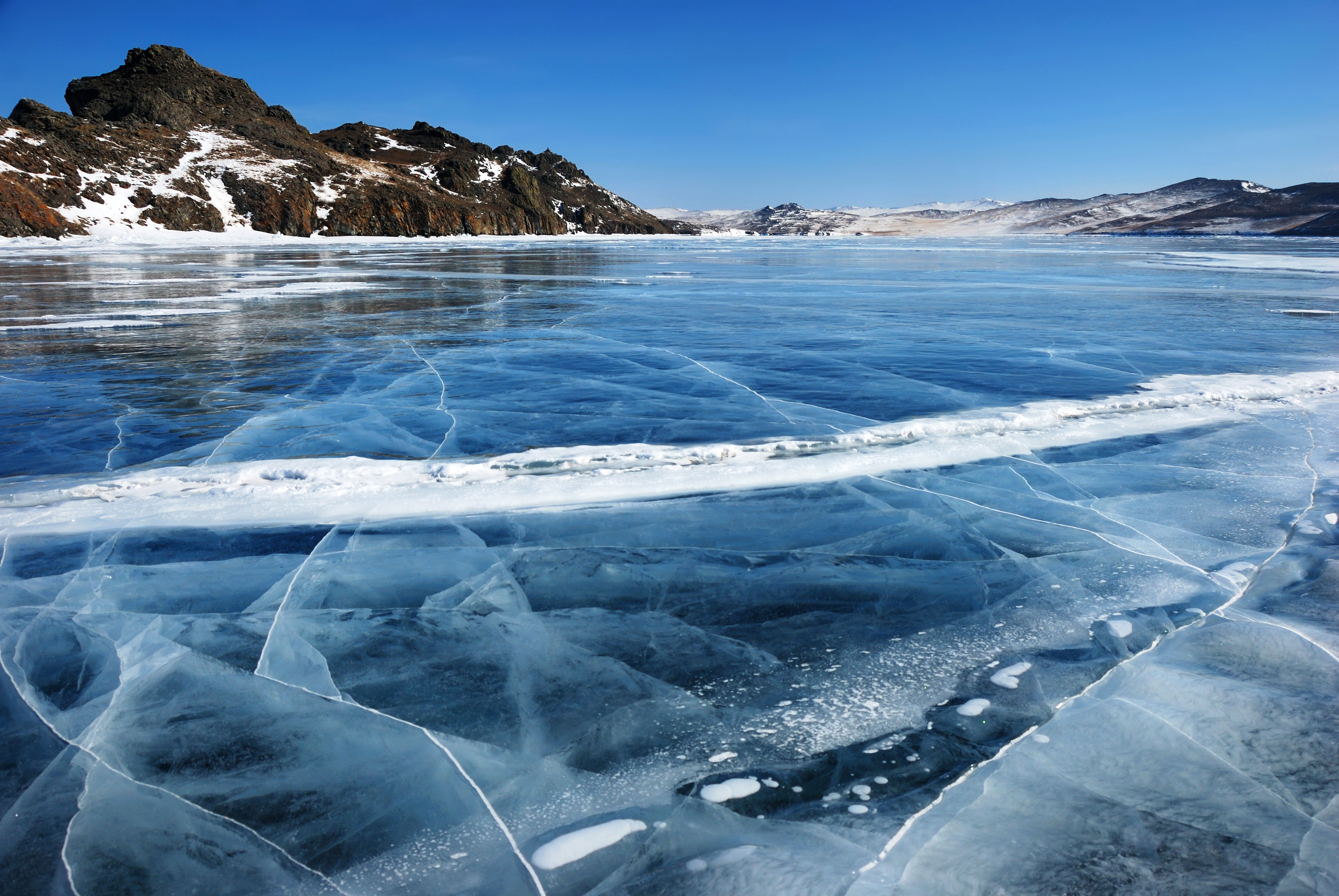 Ледовое море. Зимний Байкал Горячинск. Горячинск Байкал зимой. Озеро Байкал лед. Baikal замерзшее озеро.