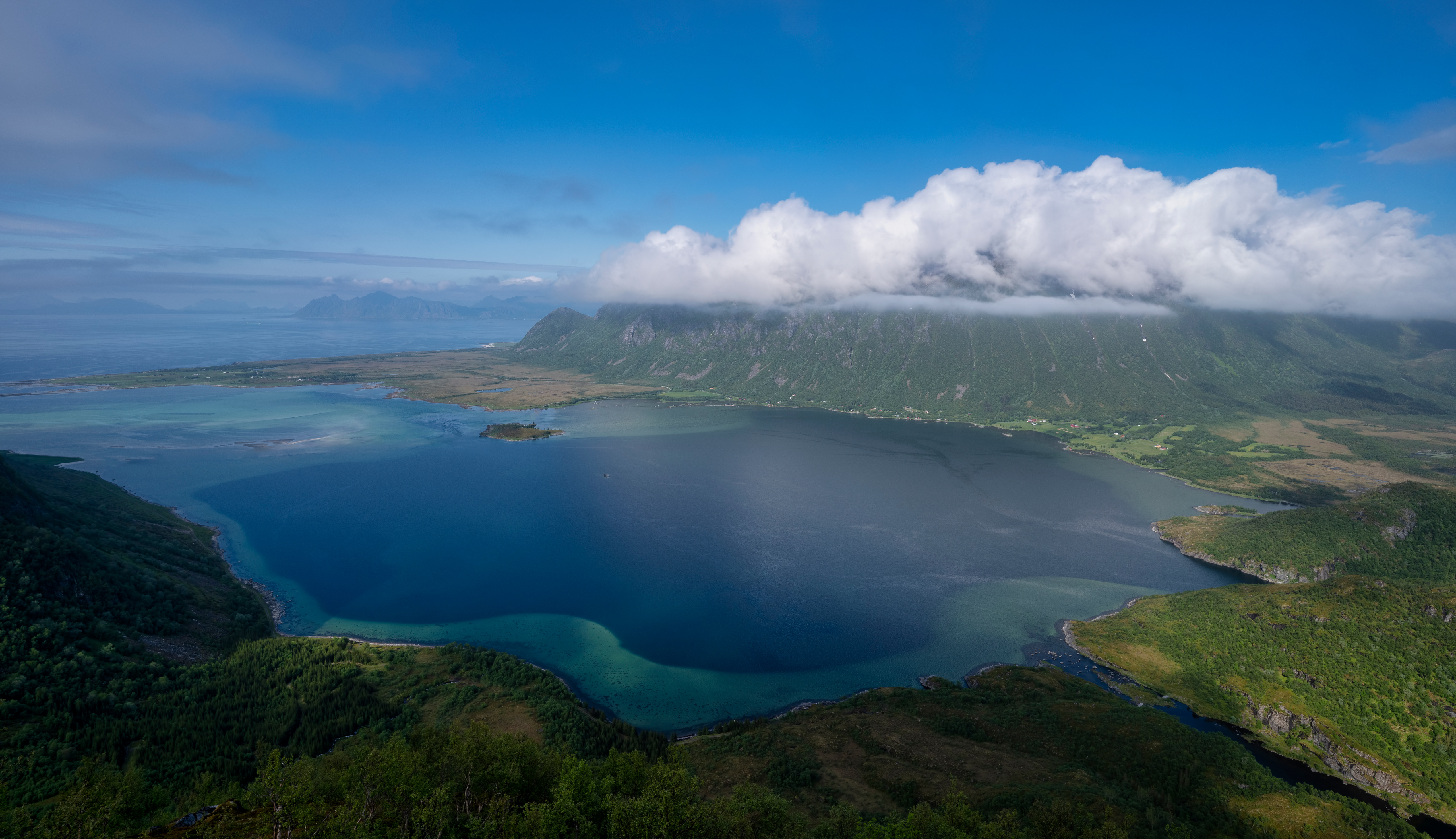Картинка Лофотенские острова Норвегия гора Природа Сверху Облака 5120x2949 Горы облако облачно