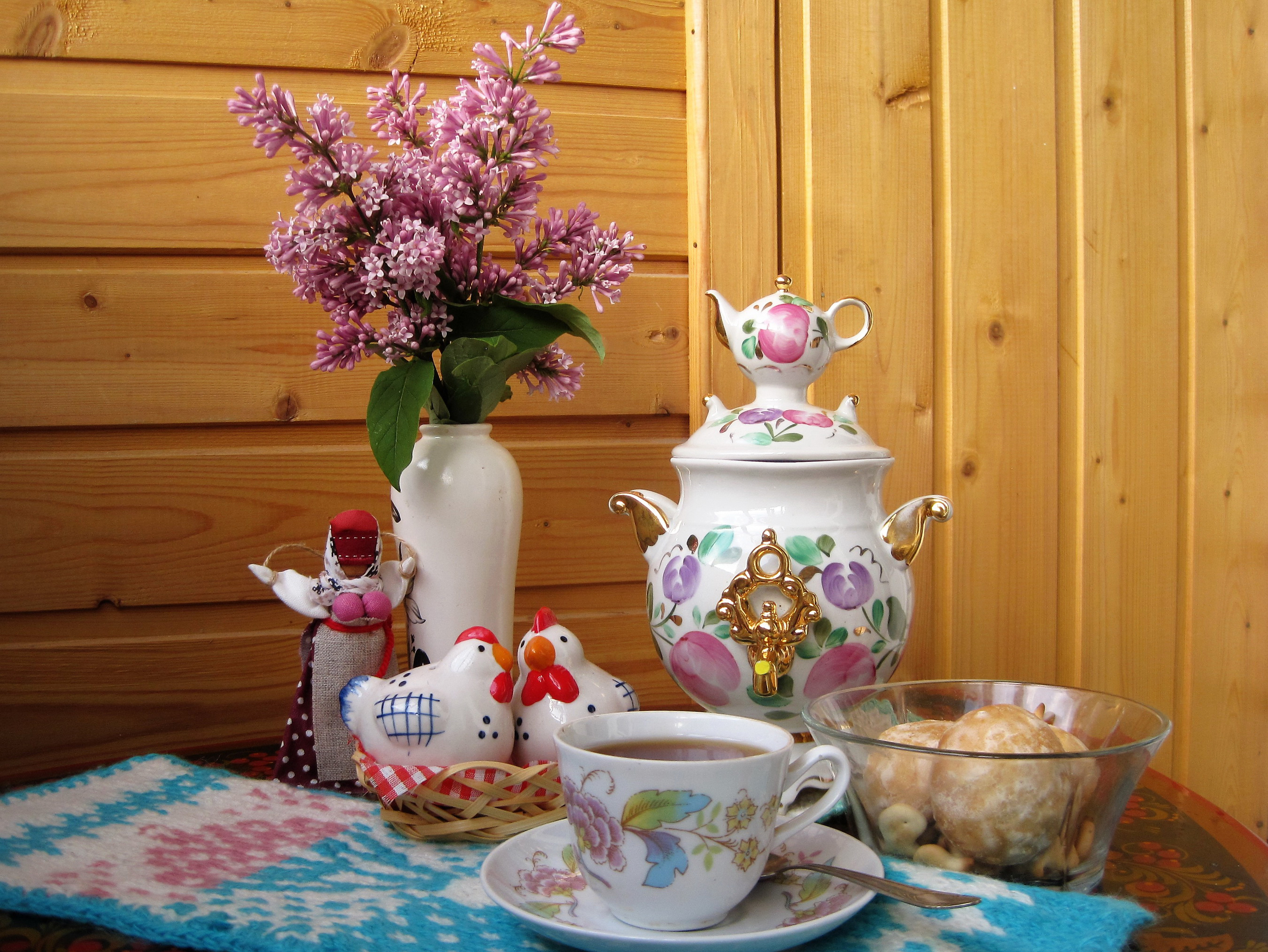 Красивое чаепитие картинки. Чаепитие. Чаепитие в саду. Самовар на даче. Красивое чаепитие.