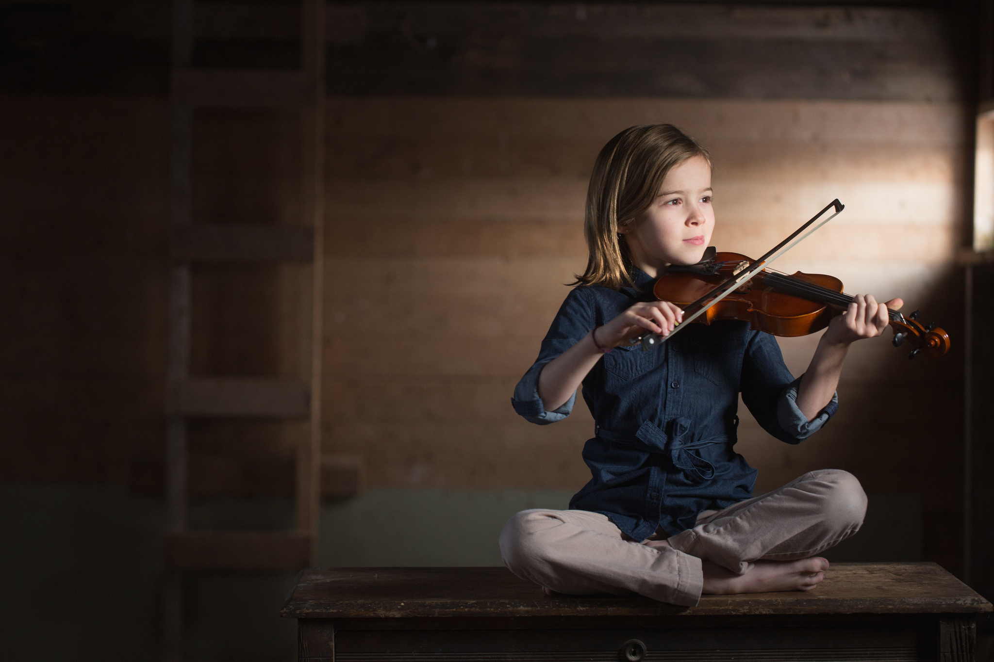 Заиграл на скрипке. Девочка со скрипкой. Дети играющие на скрипке. Скрипка для детей.