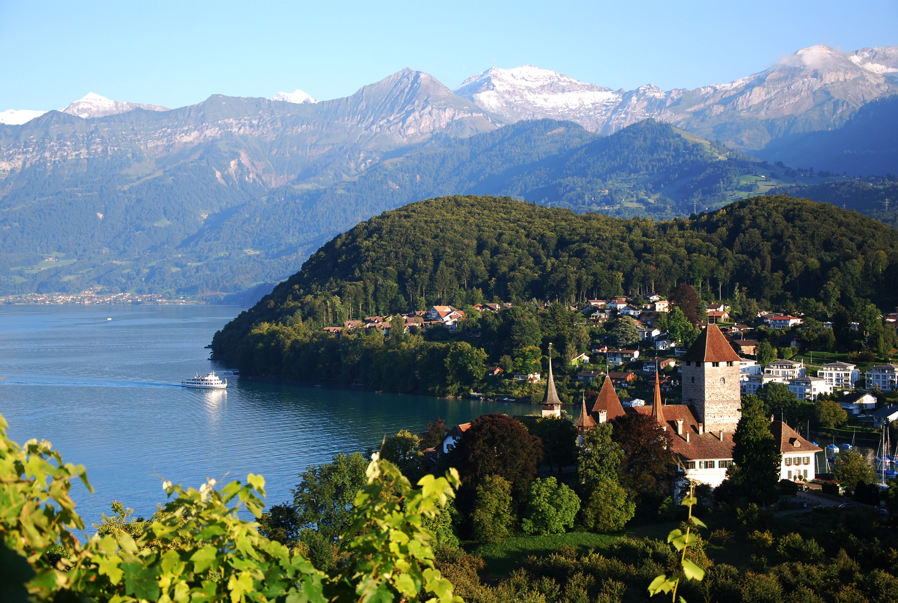 Lake Thun, Spiez, Switzerland скачать