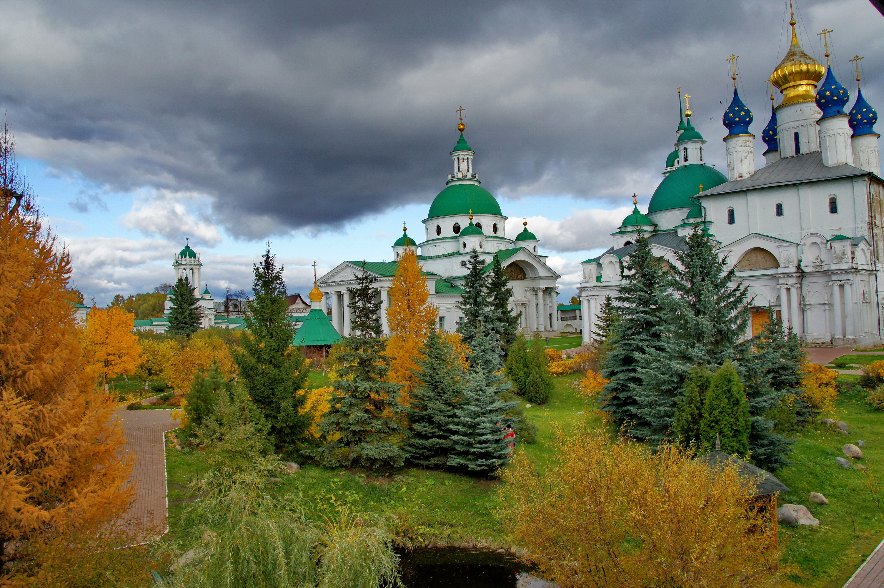 Спасо-Яковлевский монастырь осень
