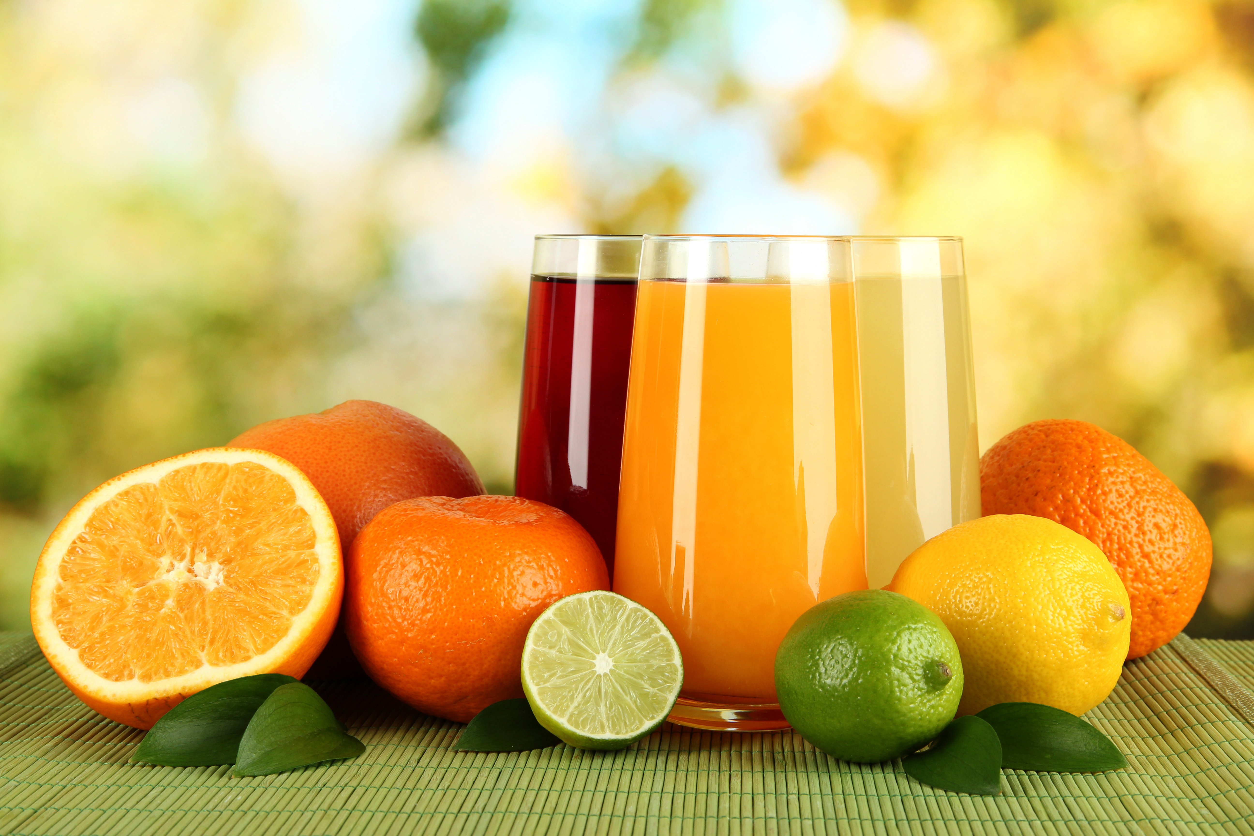 5 фруктовых соков. Фруктовый сок. Апельсиновый сок. Свежевыжатый сок. Свежевыжатый апельсиновый сок.