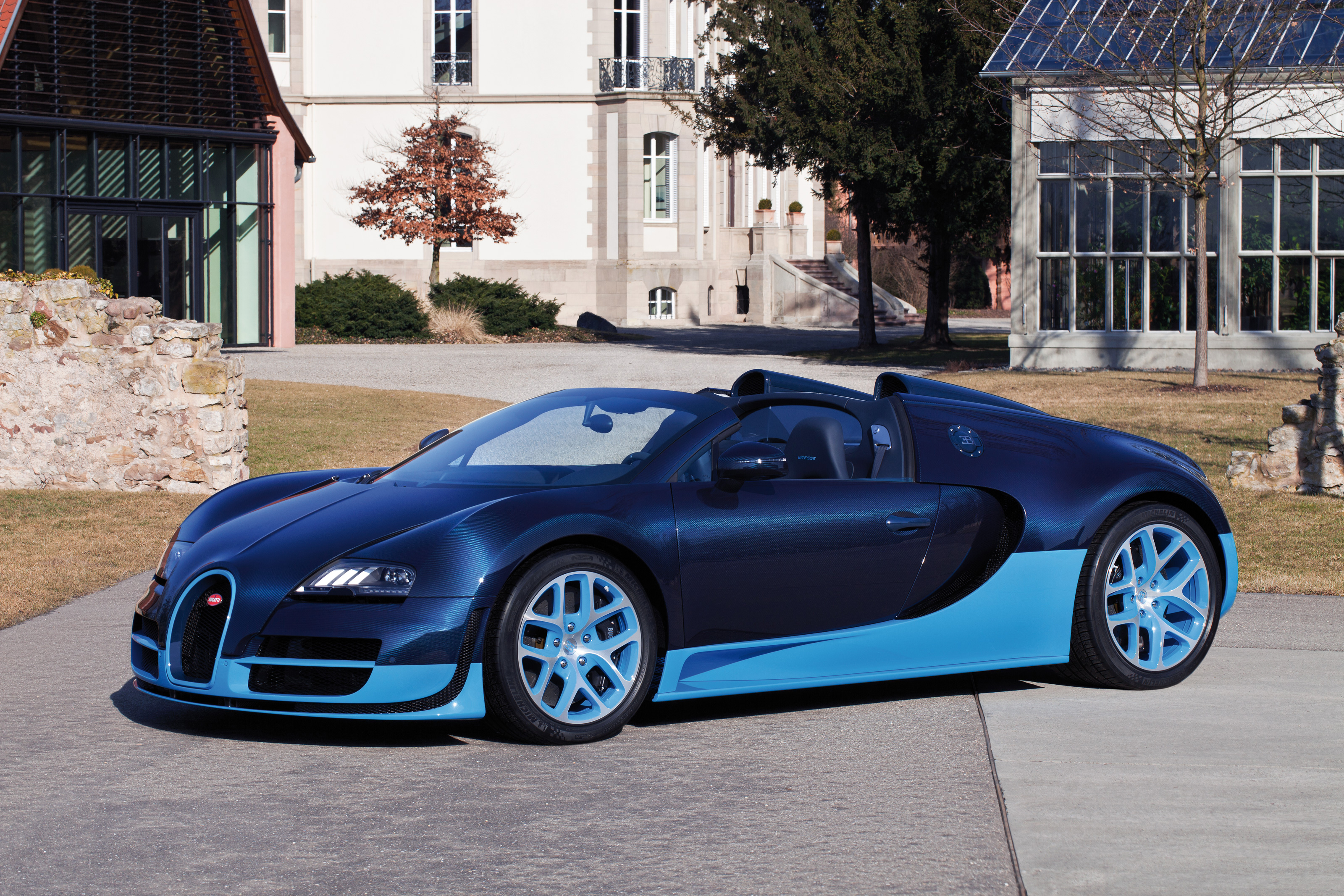 Какая спортивная машина. Bugatti Veyron 16.4 Grand Sport Vitesse. Бугатти Roadster Veyron. Bugatti Veyron Grand Sport Vitesse. Bugatti Veyron 16.4 super Sport синий.