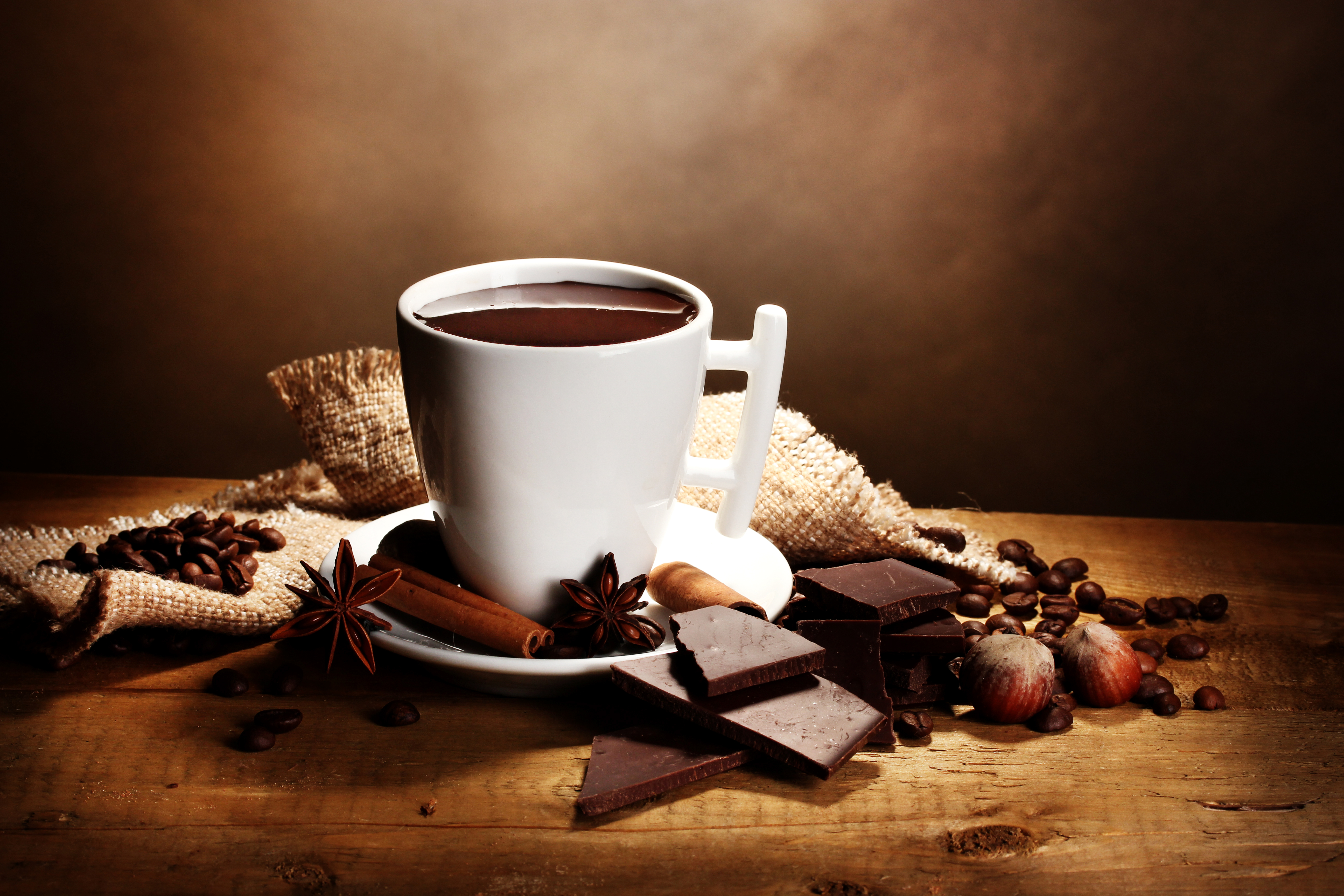 Горячий кофе. Кофе и шоколад. Чай кофе шоколад. Чашка кофе и шоколад. Чашечка горячего шоколада.