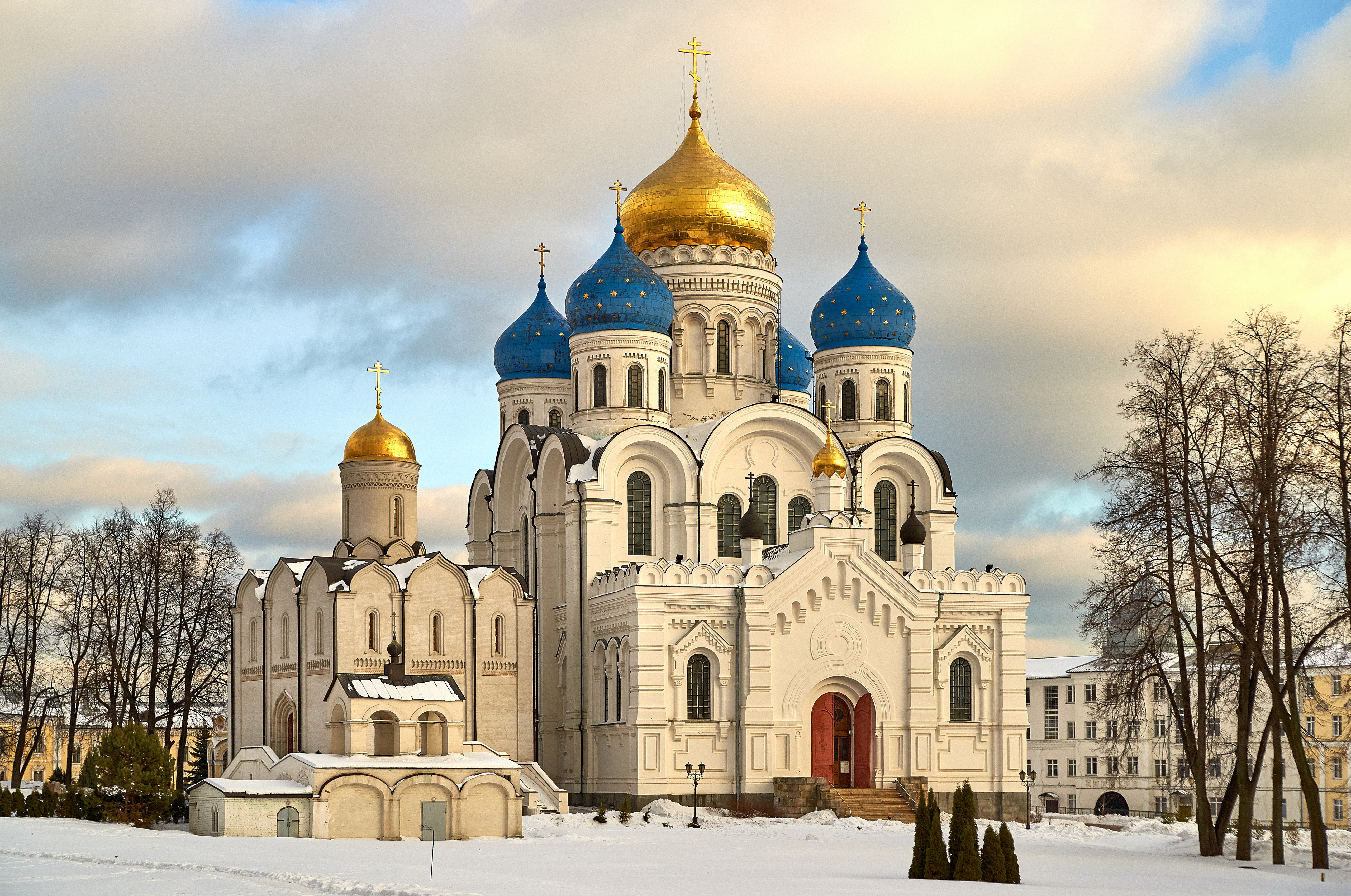 Фотография Церковь Монастырь Россия Nikolo-Ugreshsky monastery, Oleg Romanov Купол снега Города 5120x3396 купола Снег снегу снеге город