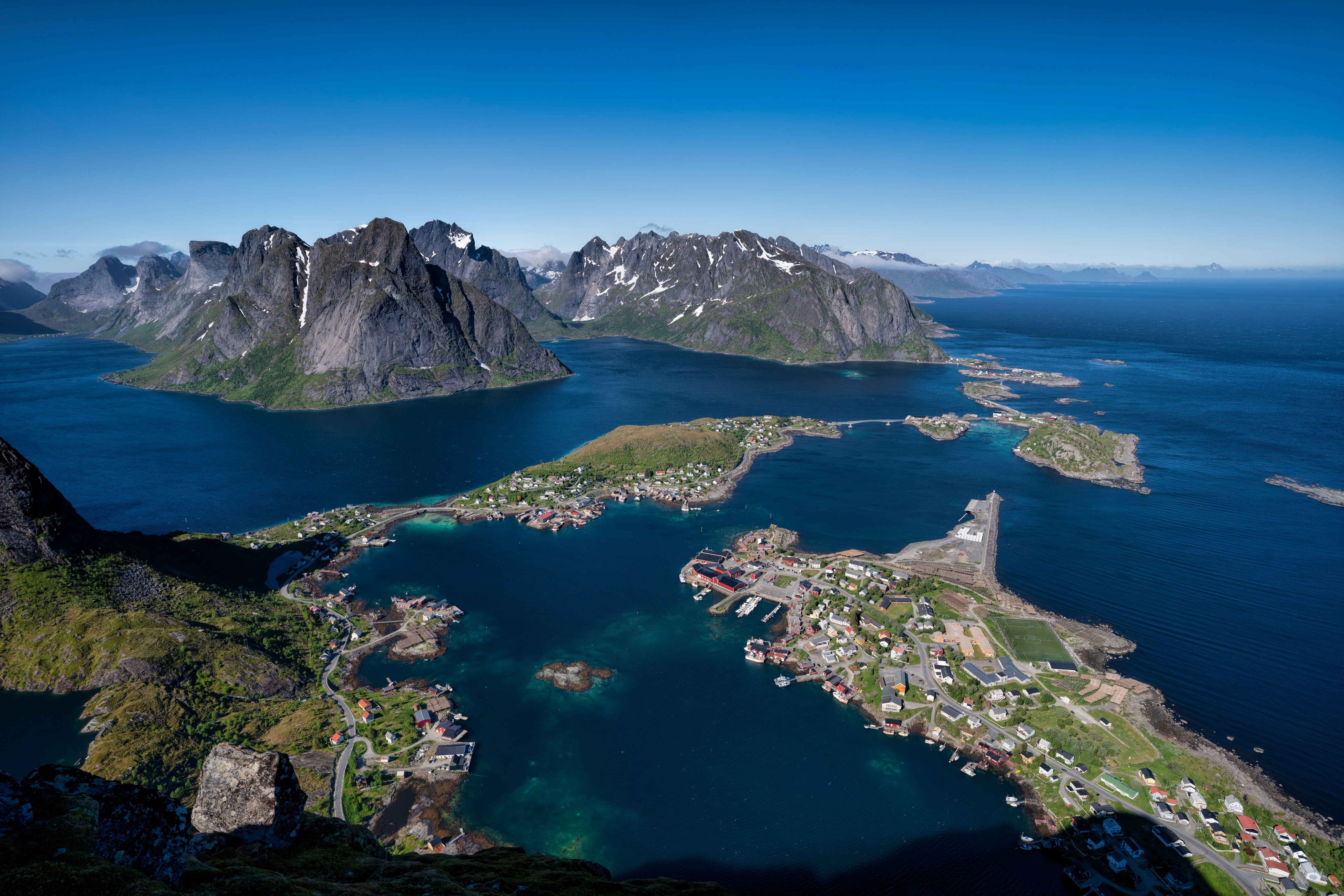 Лофотенские острова норвегия. Лофотенские острова горы. Норвегия горы Лофотены. Лофотенские острова мост Fredvang.