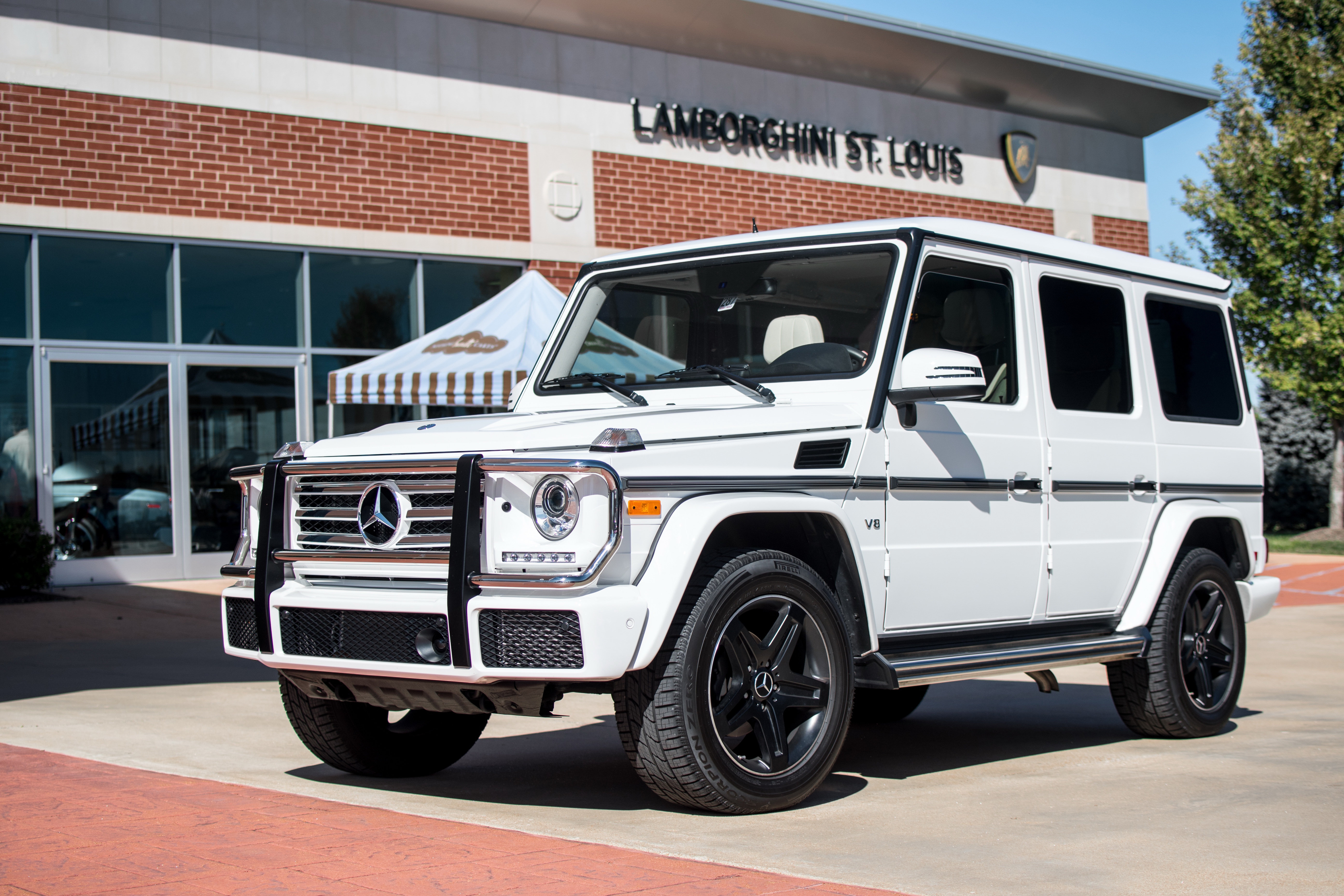 White g. Мерседес-Бенц g 63 AMG белый. Mercedes g63 AMG. Mercedes Benz g class g63. Mercedes Benz g63 AMG белый.