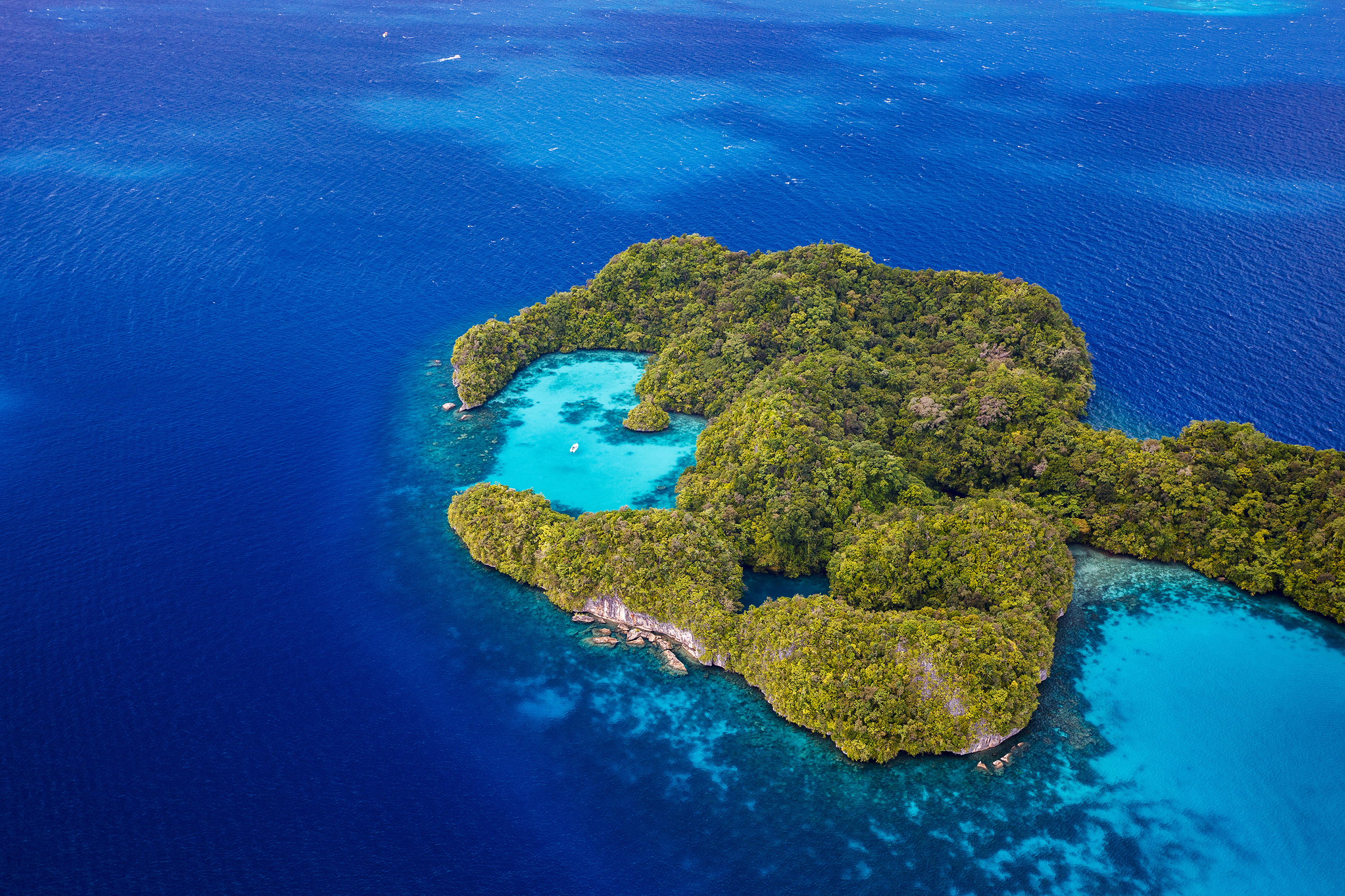 Какой остров в океане есть. Остров Грин Айленд. Остров Грин Айленд вид сверху. Остров Монурики Фиджи. Острова архипелаг Палау внутри.