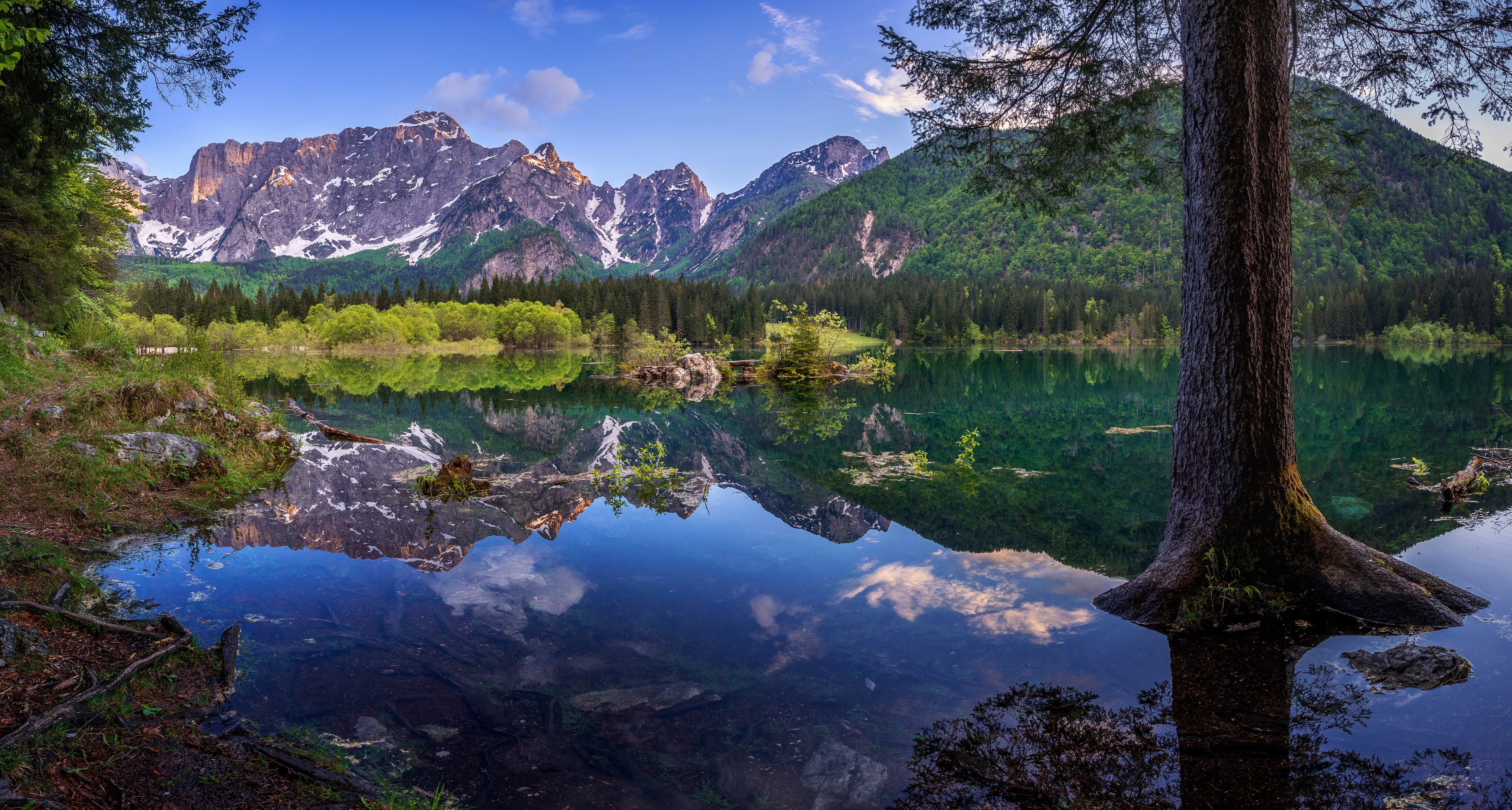 Фотографии Италия Fusine Lakes, Julian Alps, Mangart Mountain гора Природа Леса Озеро Пейзаж Отражение Горы лес отражении отражается
