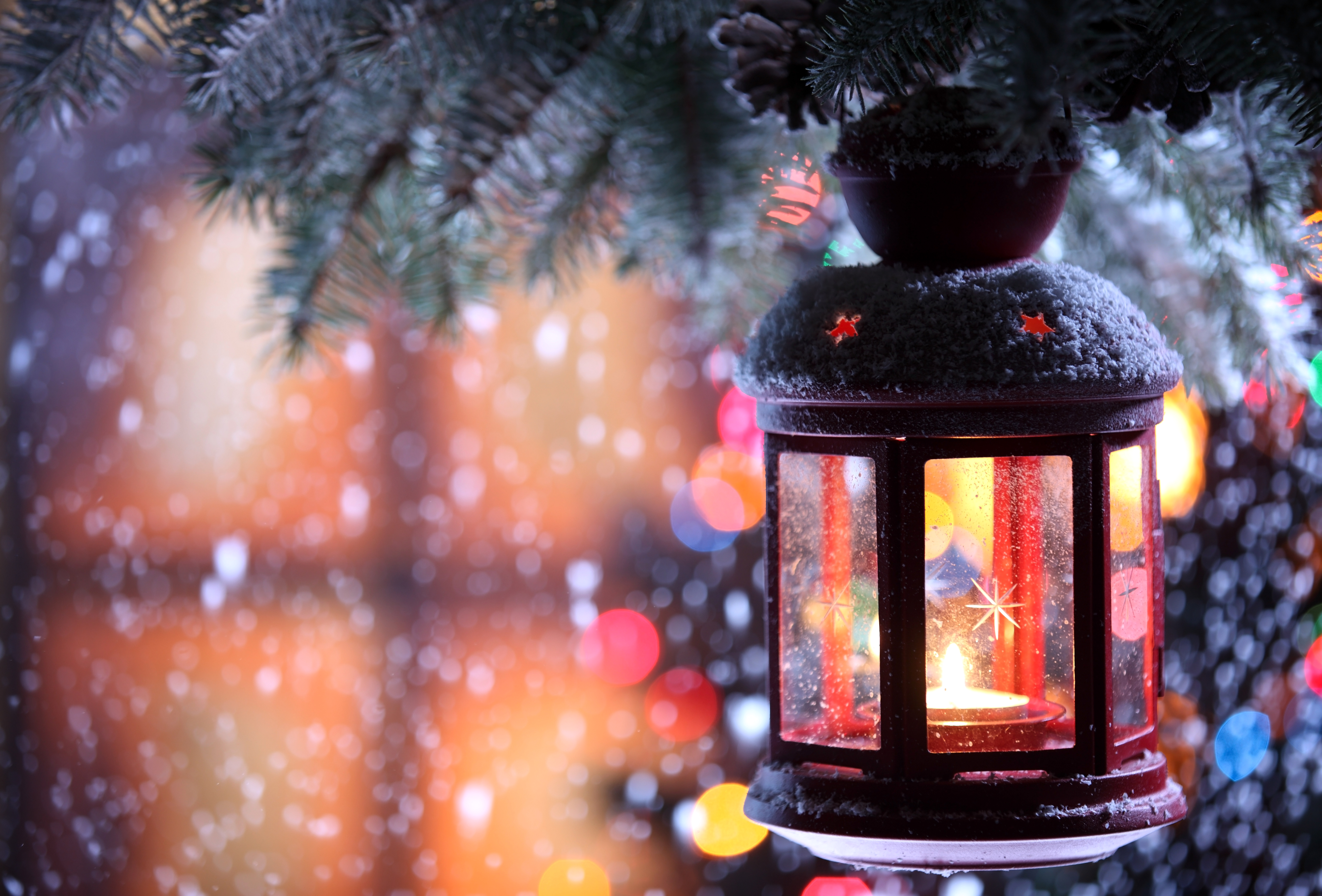 2 декабря вечером. Новогодняя атмосфера. Новогодняя зима. Рождественский фонарик. Фонарик новогодний.