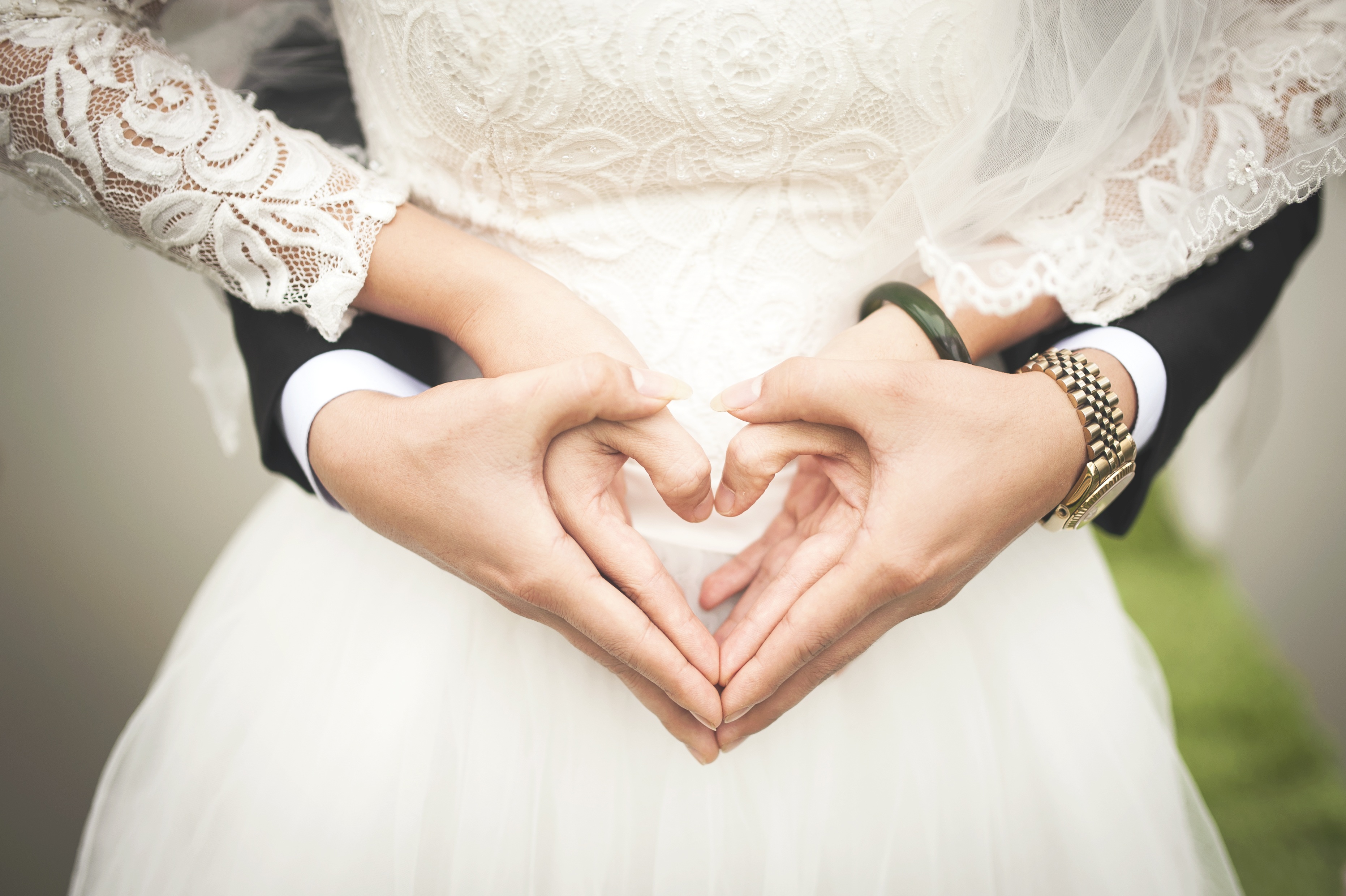 Фотографии свадебные Сердце Наручные часы рука 3725x2479 брак свадьбе свадьбы Свадьба серце сердца сердечко Руки