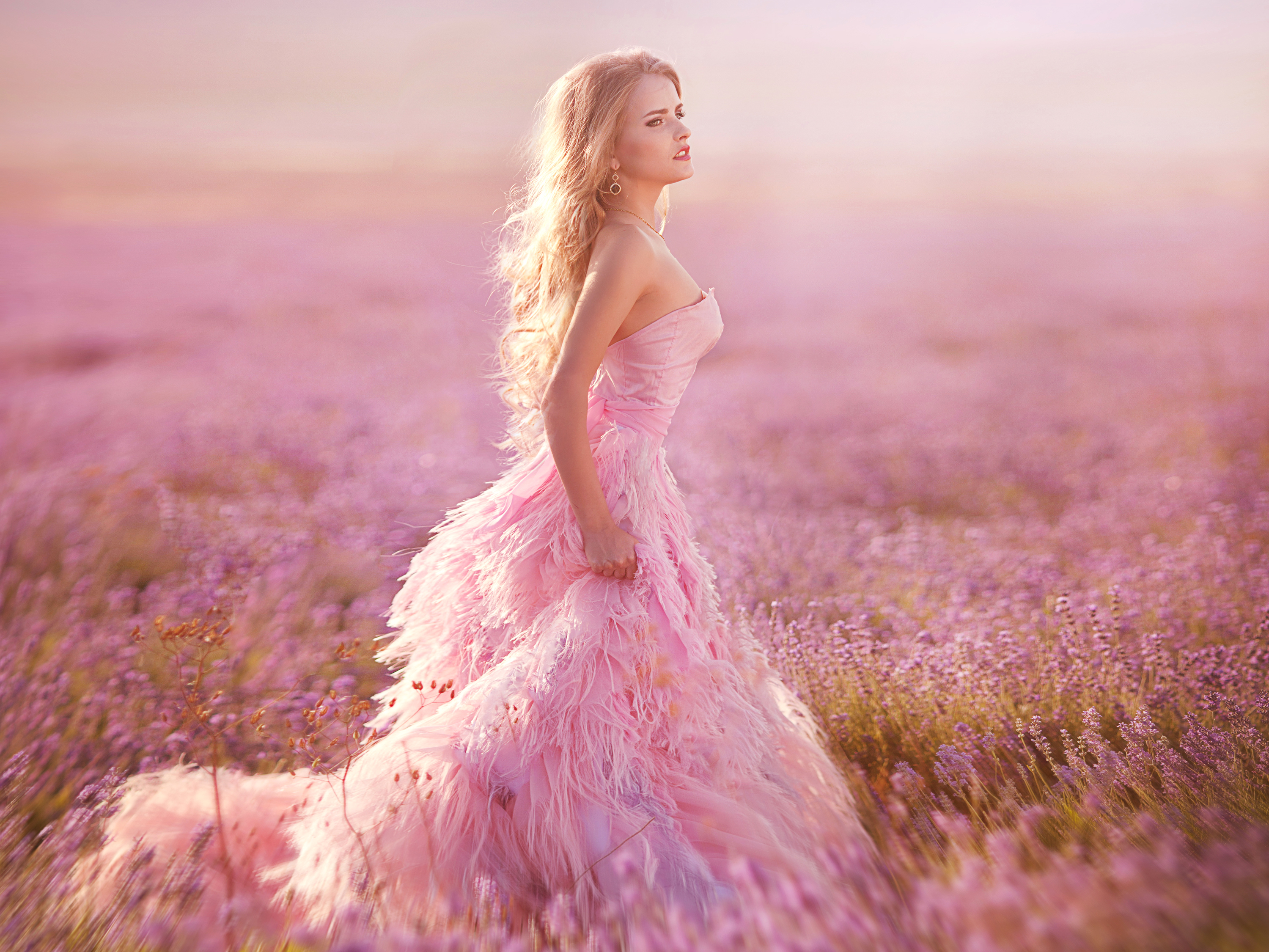 девушка природа розовое платье блондинка girl nature pink dress blonde бесплатно